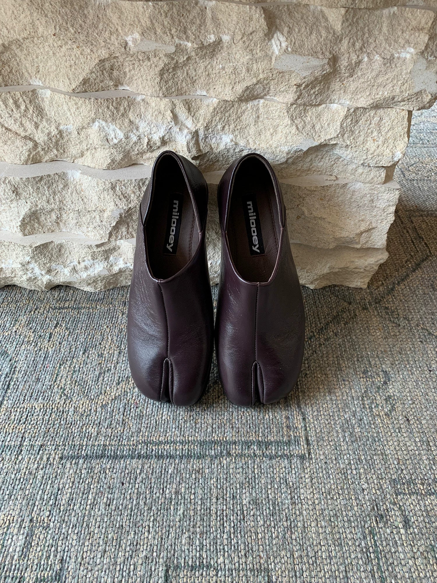 MILOOEY Leather Split-Toe Slip-On Mule
