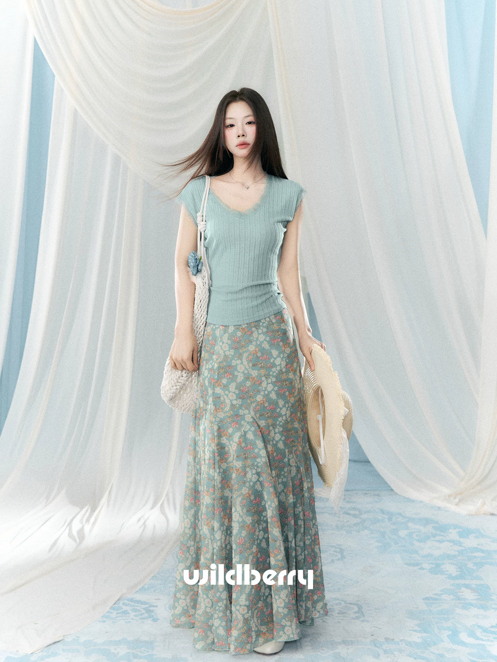 Wildberry V-neck Slim Slim Slim Lace Splicing Tee