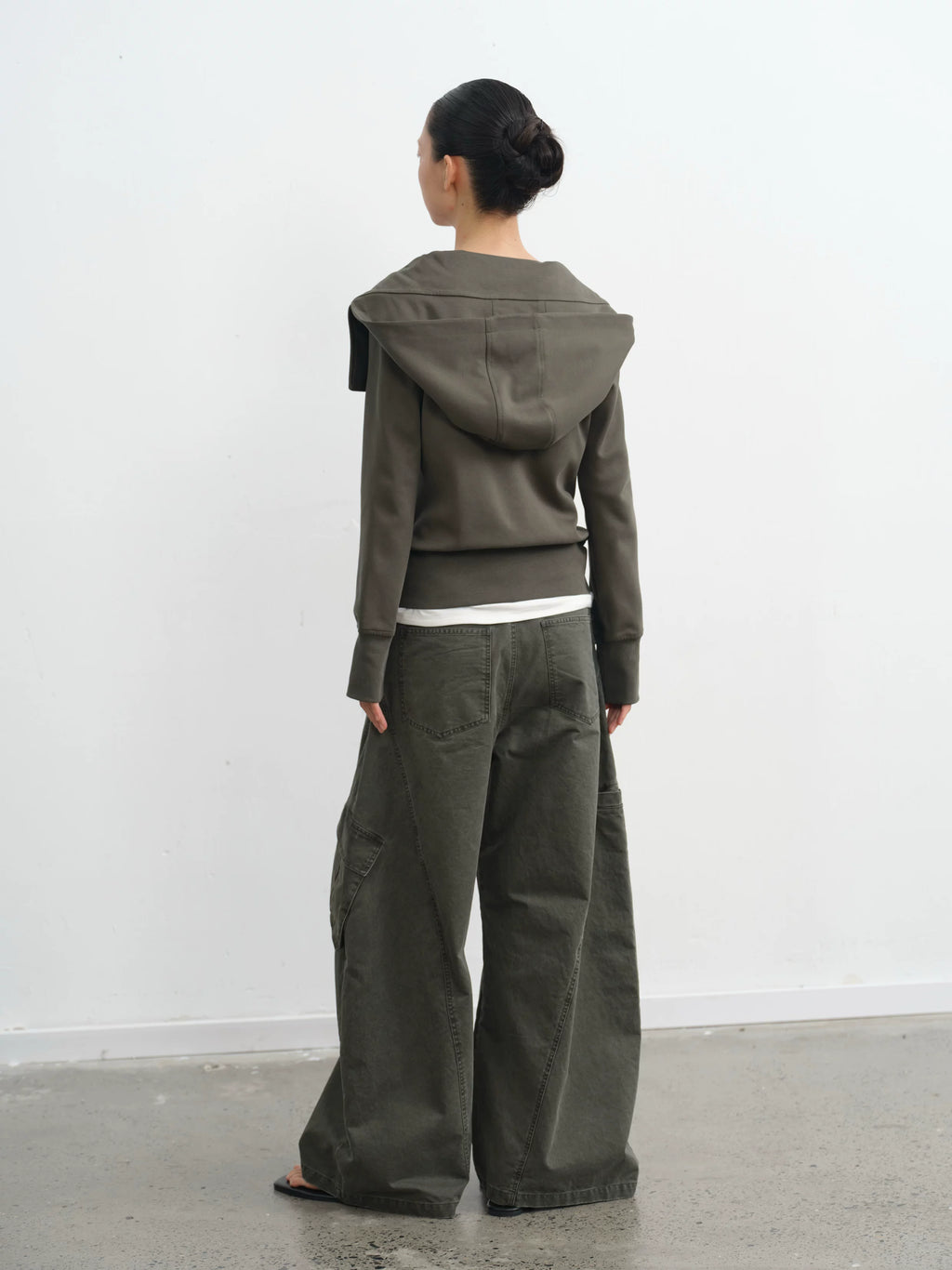LINY LIBERTY Structured Slim Cropped Double-Zip Hoodie