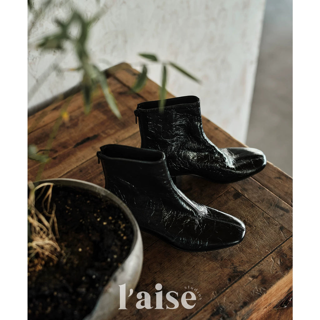 L'aise Patent Leather Chunky Heel Chelsea Boot