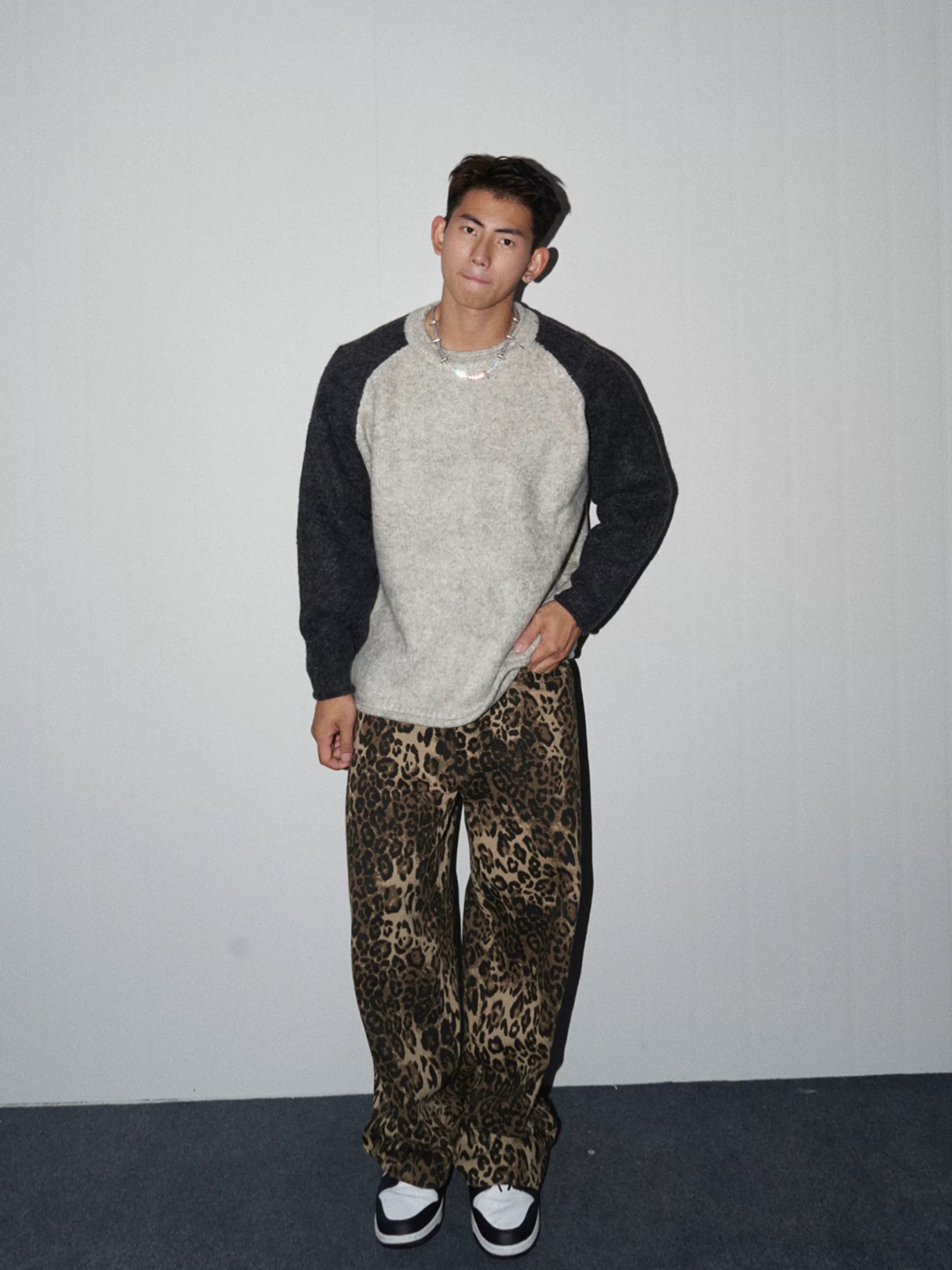 PAPASLILMONSTER Spliced Shoulder Crew Neck Sweater
