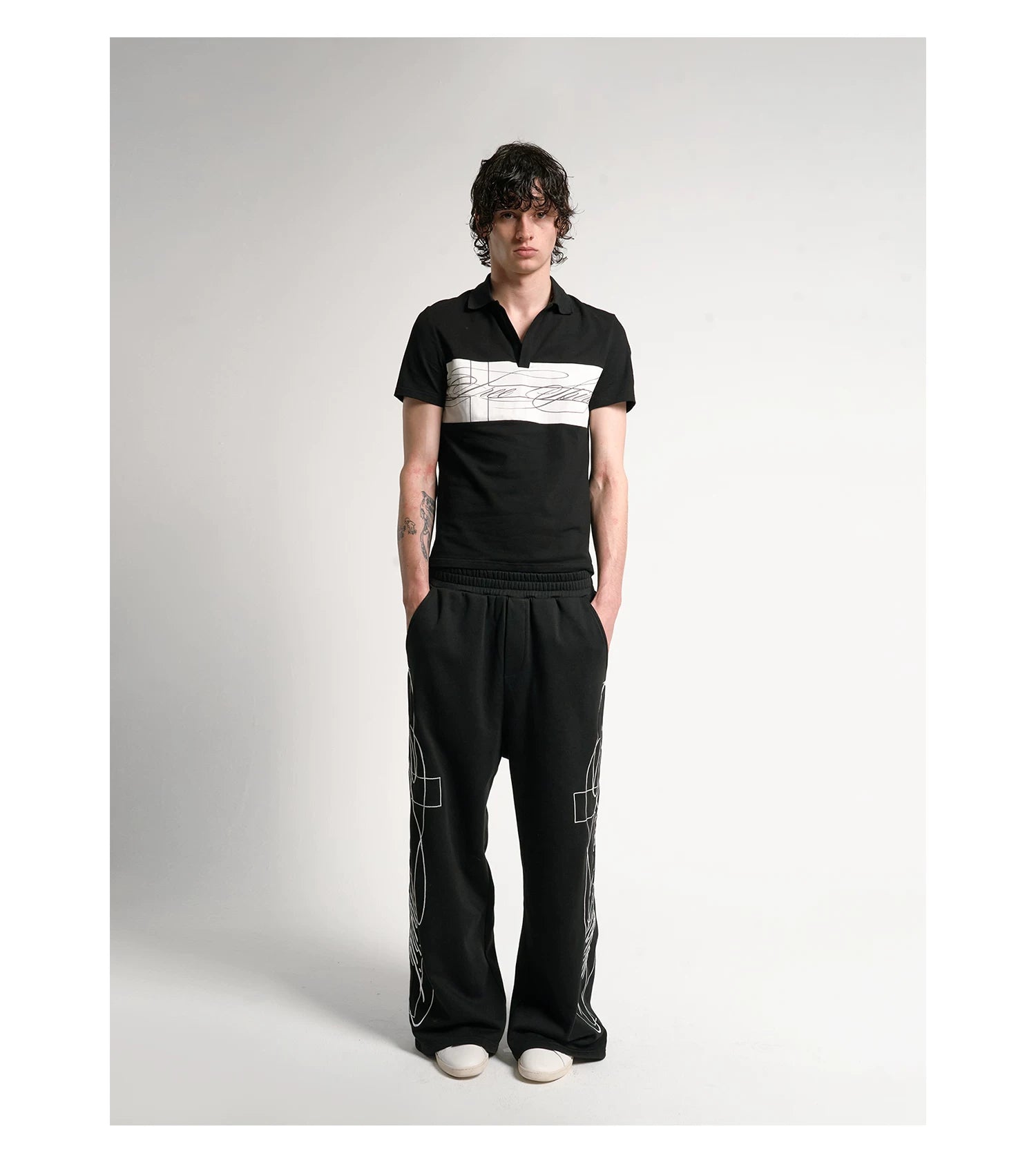 No E Mosen Cross Print Contrasting Tee