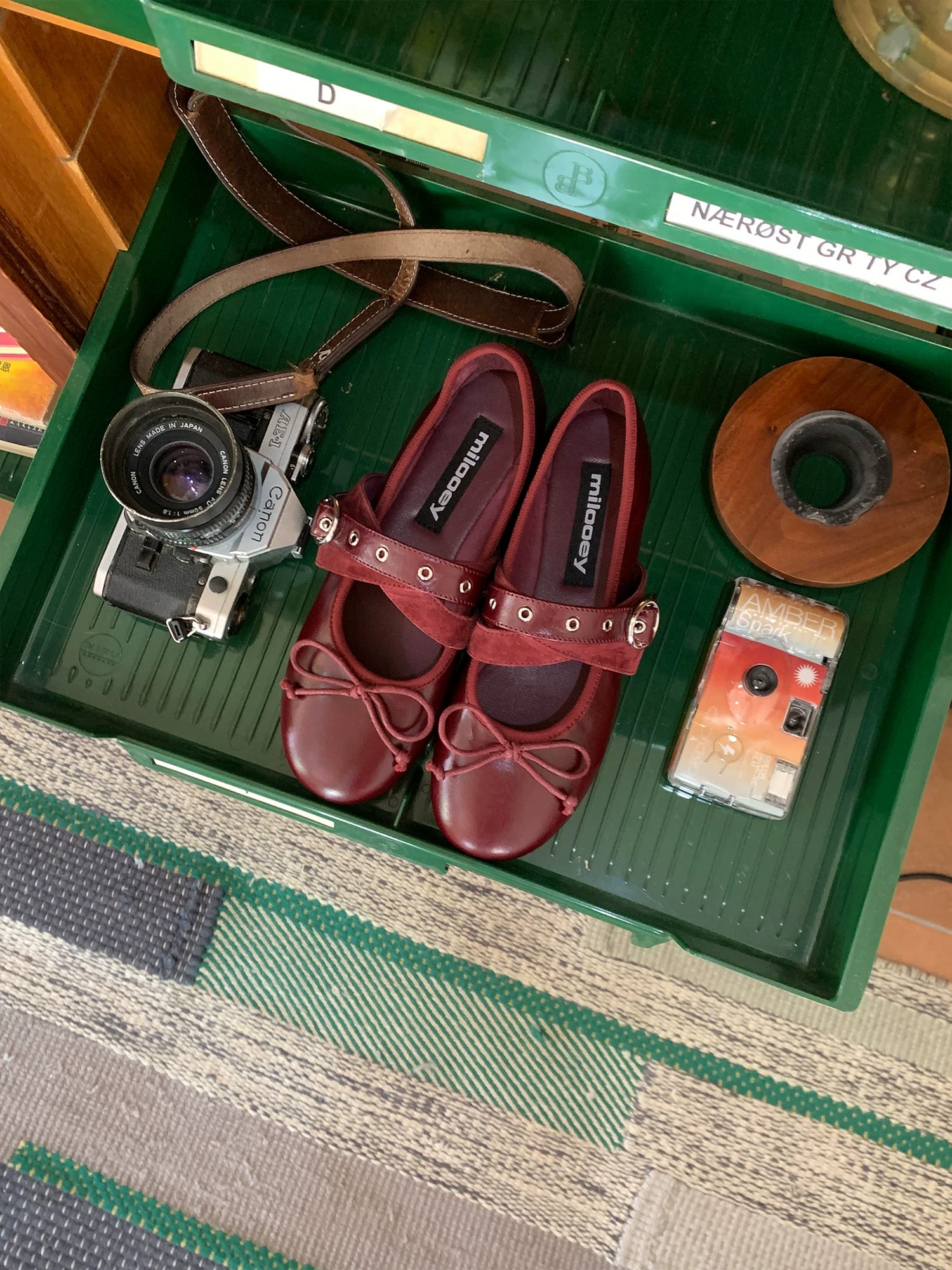 MILOOEY Leather Round-Toe Bow Ballet Flat