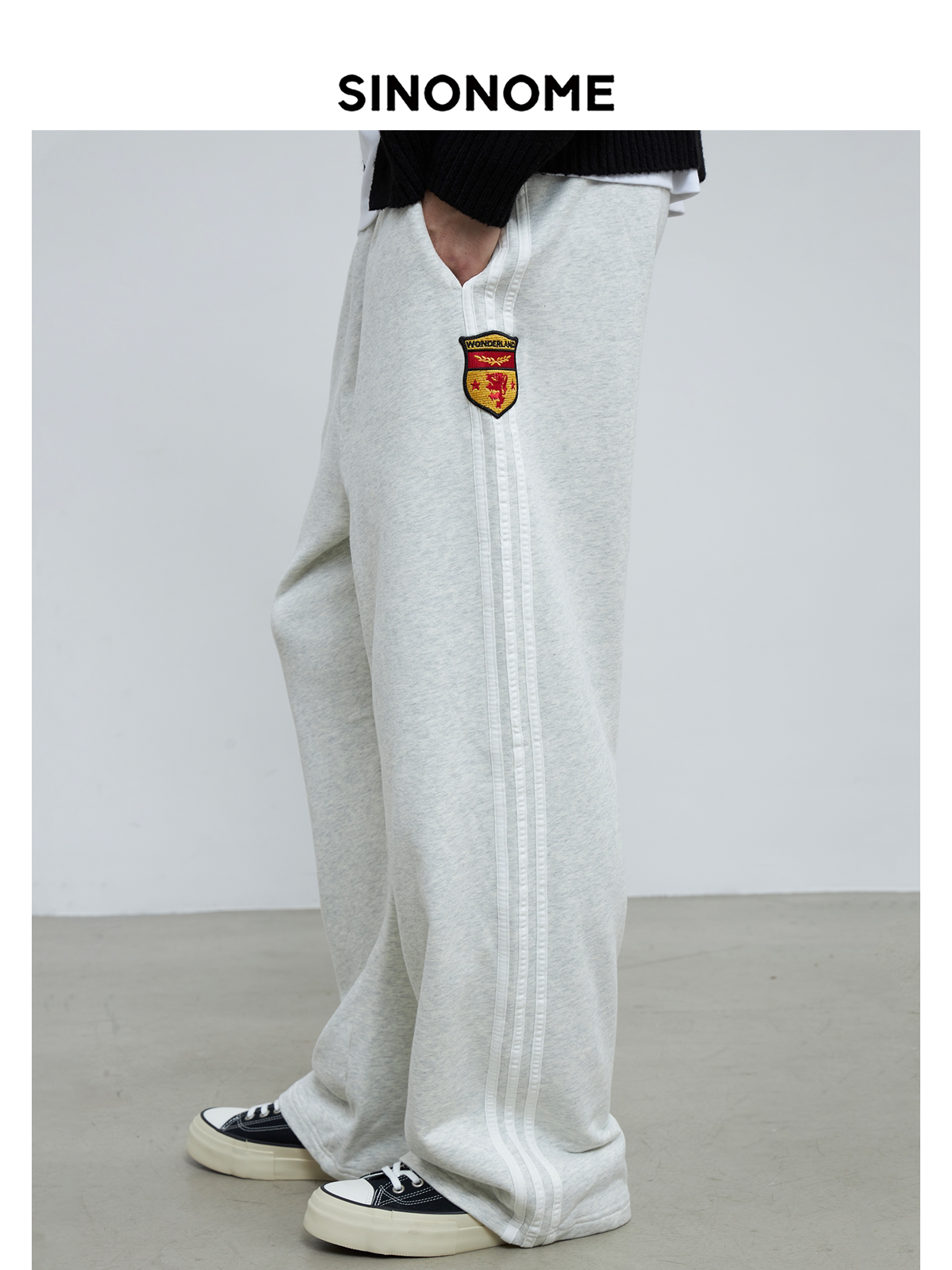 SINONOME Polished Badge Three-bar Sweatpants