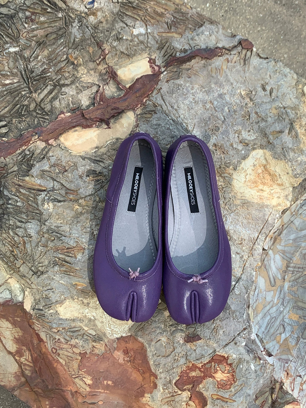 MILOOEY Leather Split-Toe Slip-On Flats