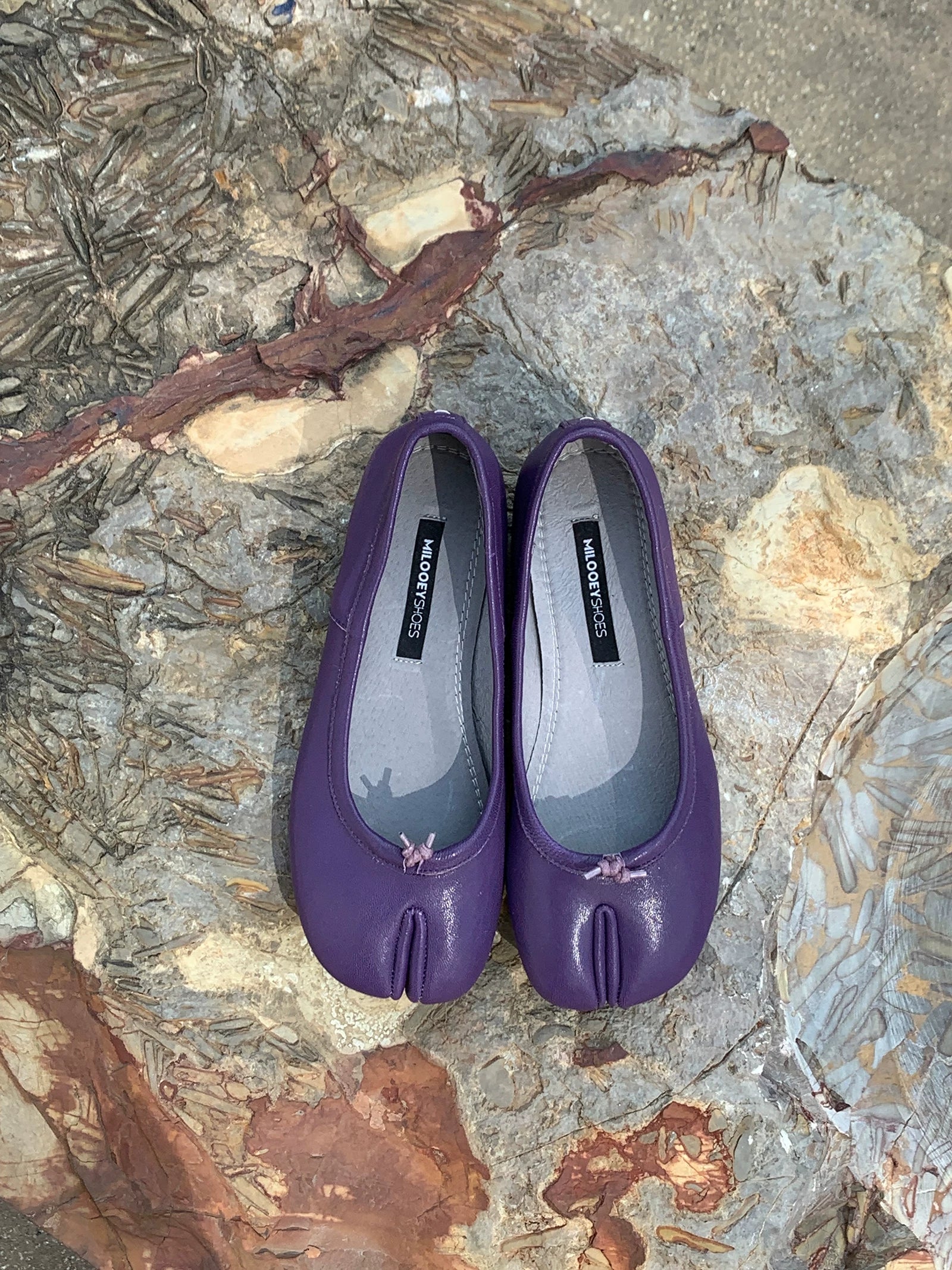 MILOOEY Leather Split-Toe Slip-On Flats