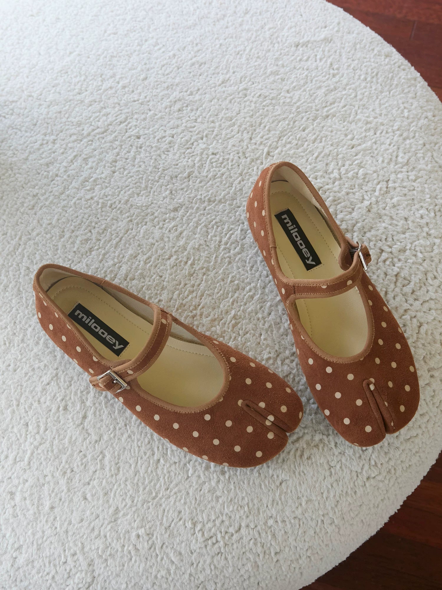 MILOOEY Leather Split-Toe Mary Jane Flat