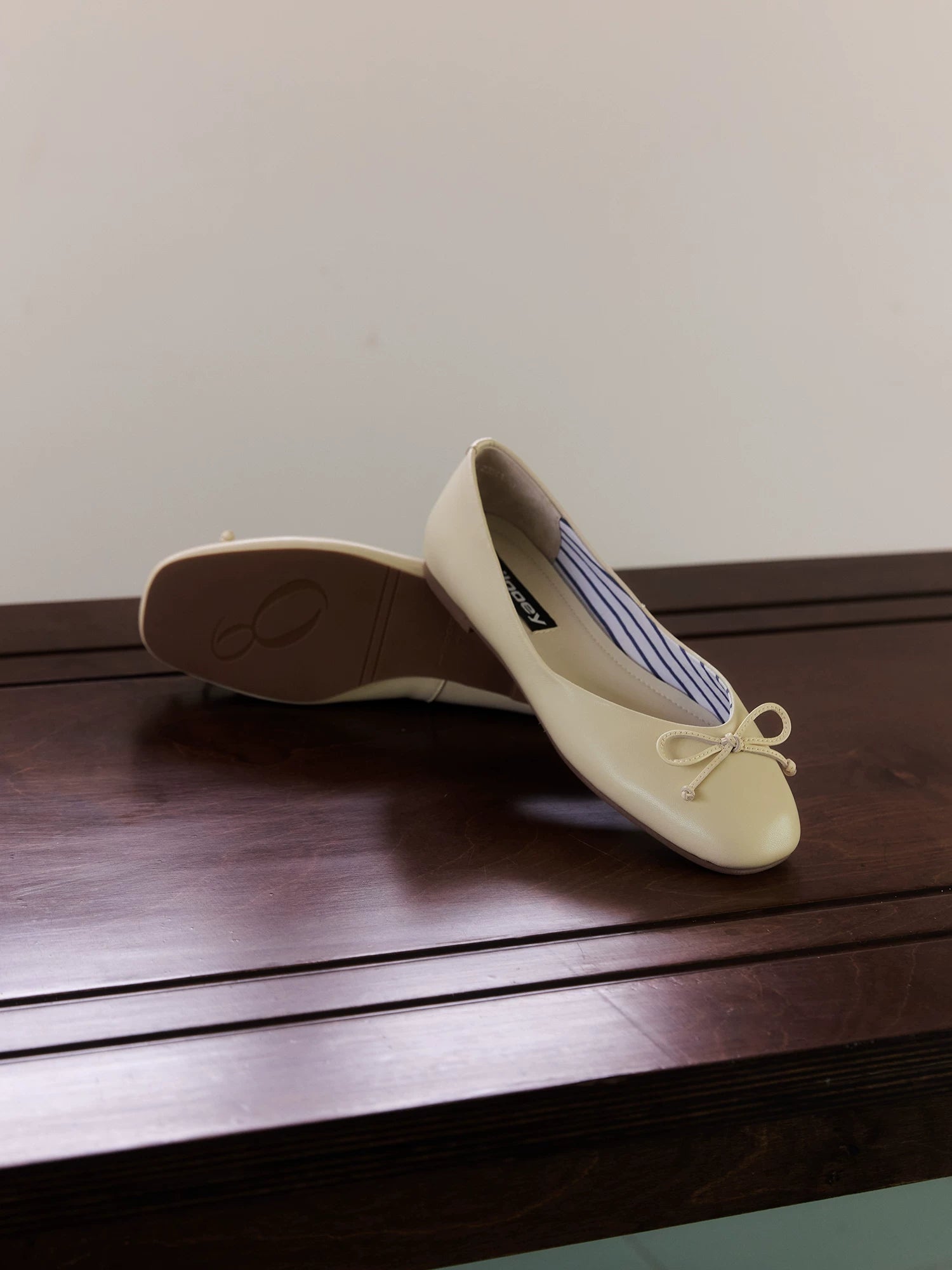 MILOOEY Leather Round-Toe Ballet Flat