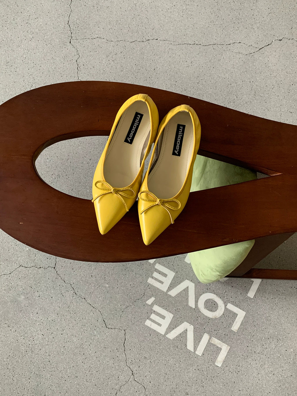 MILOOEY Leather Pointed-Toe Ballet Flat
