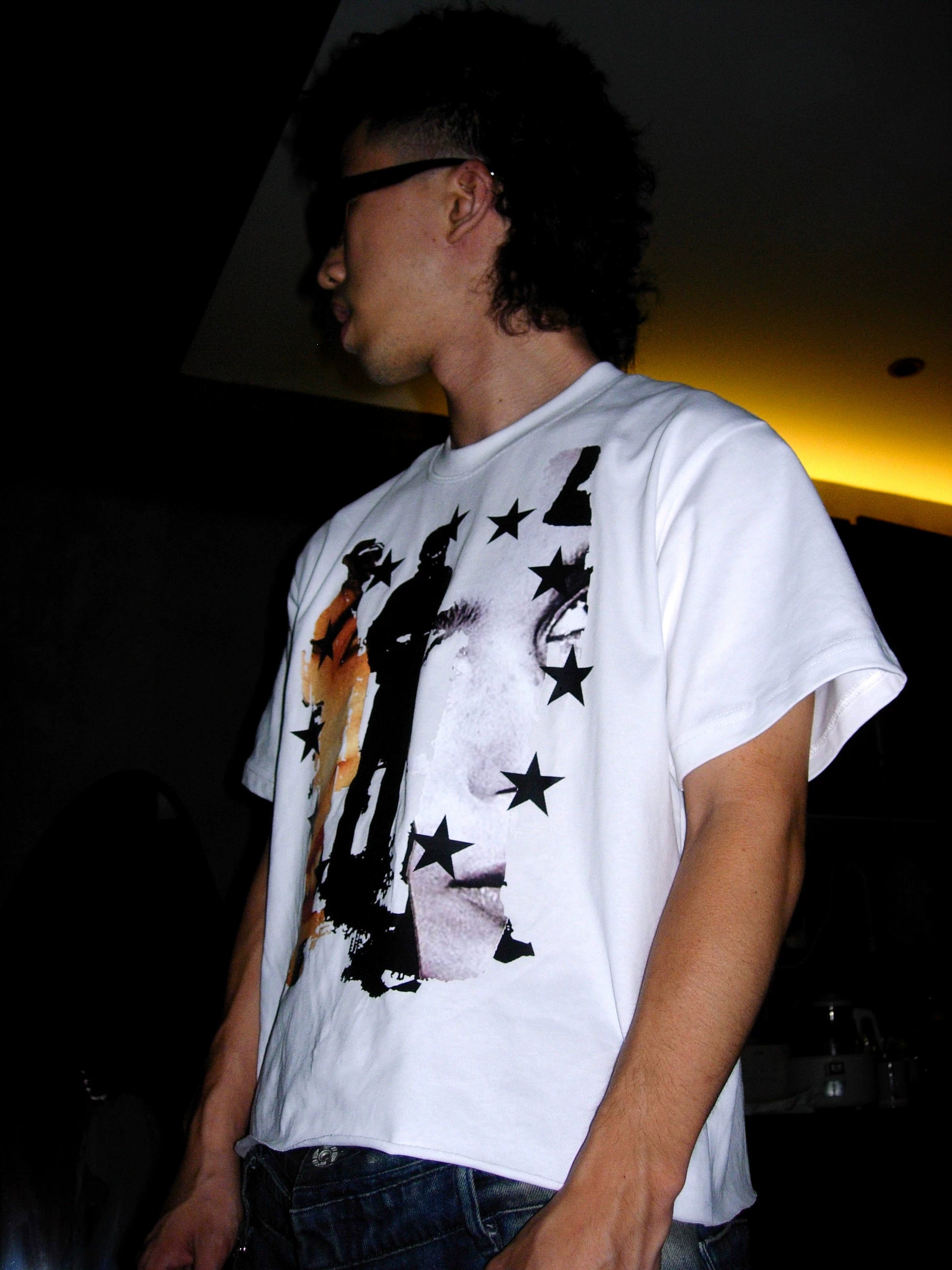 YBSSTREETMARKET Portrait Heat Transfer Hand Damage Short Width Tee