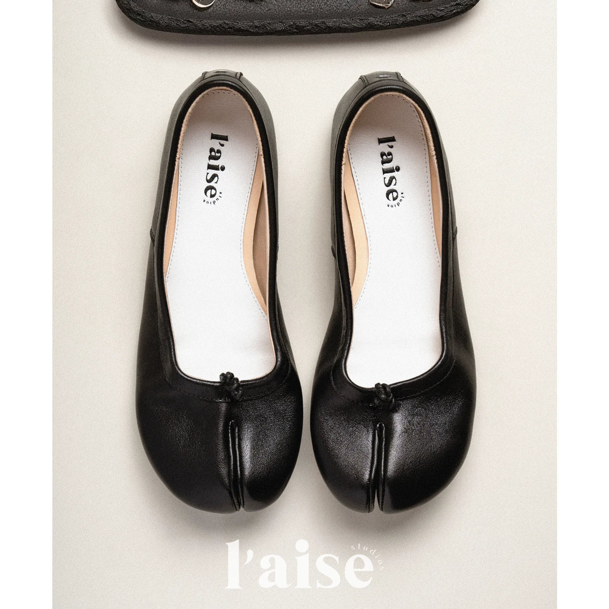 L'aise Washed Leather Split-Toe Tabi Flat