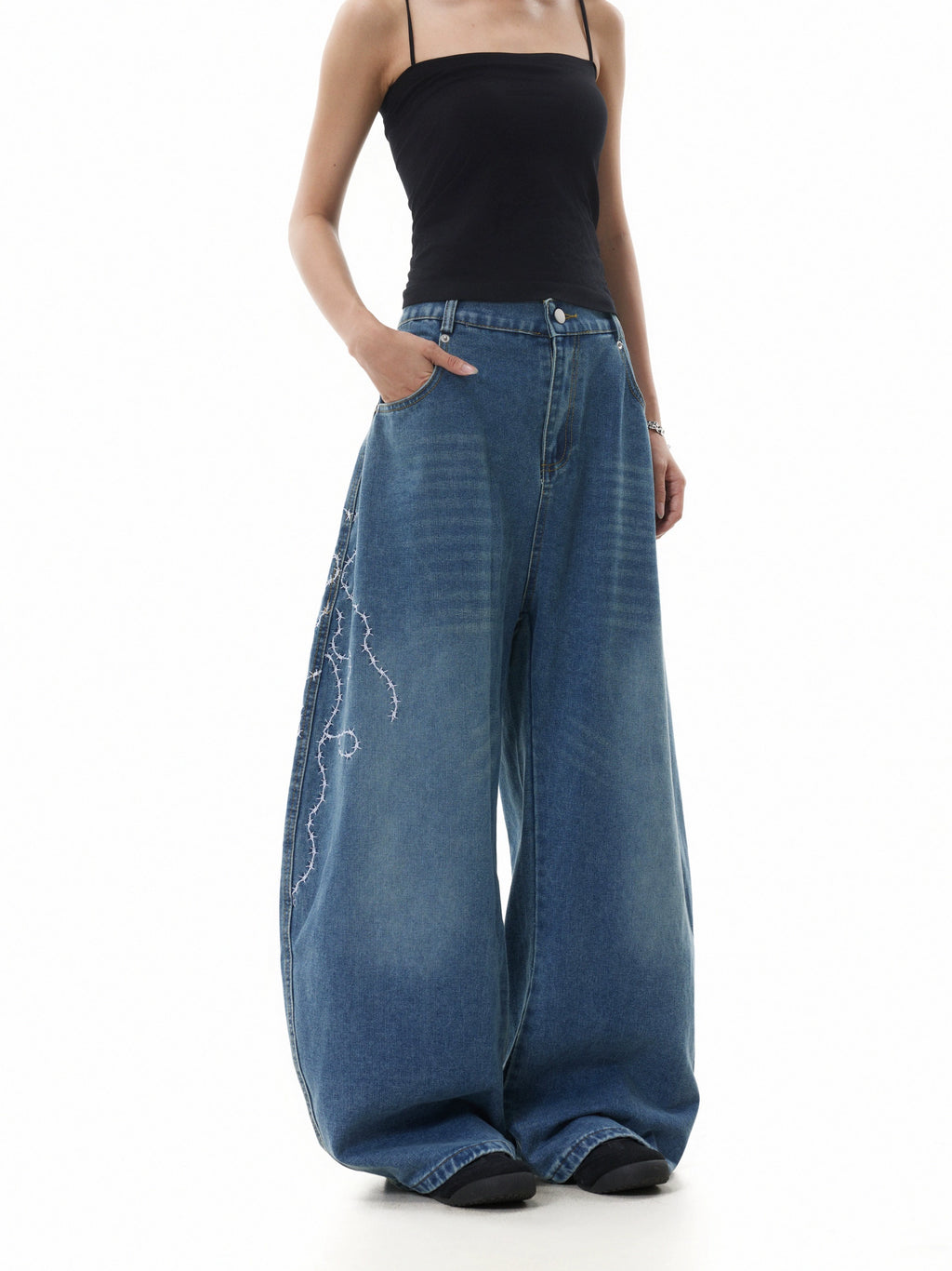 BTSG lightning embroidery washed old scimitar jeans