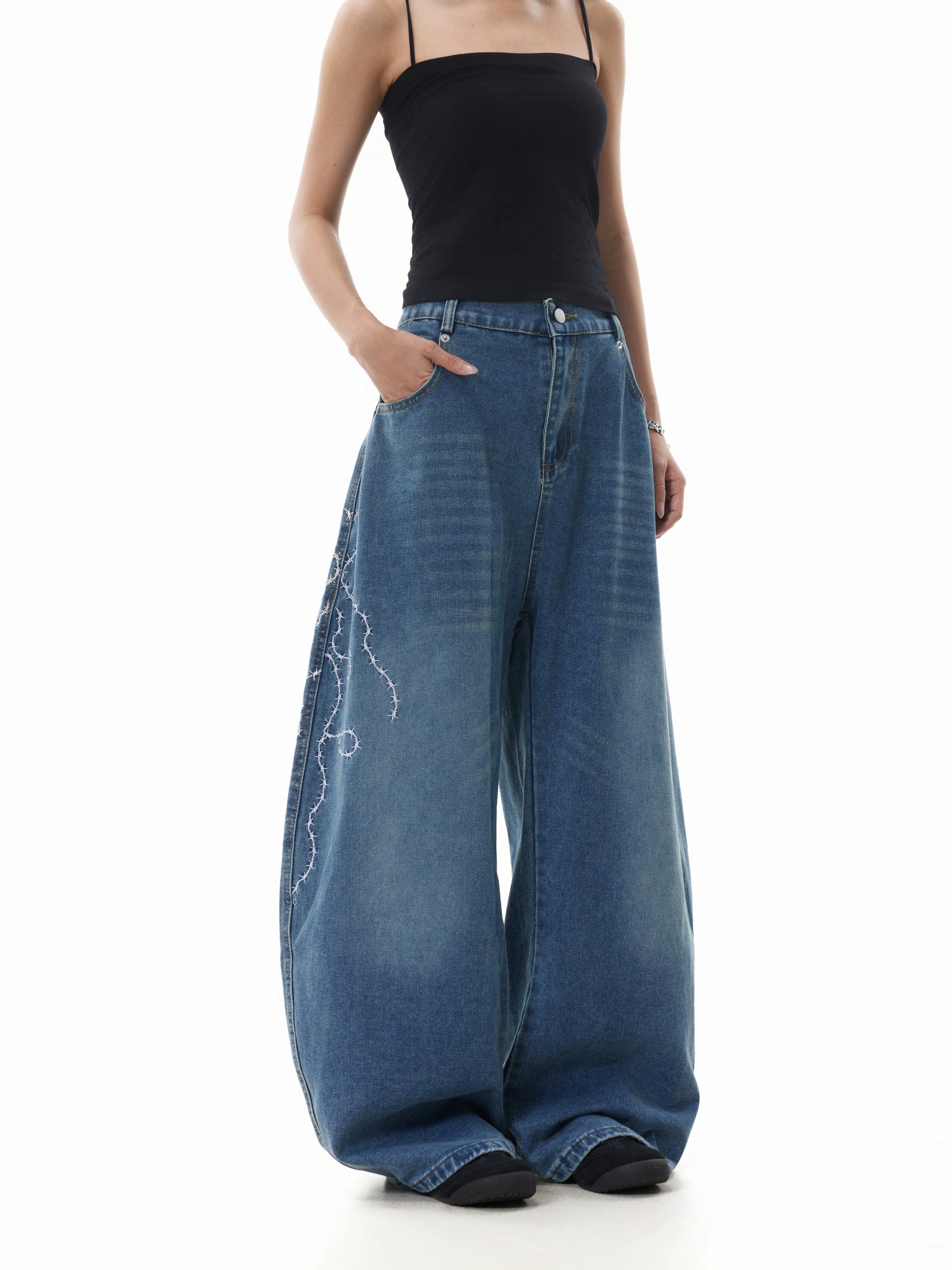 BTSG lightning embroidery washed old scimitar jeans