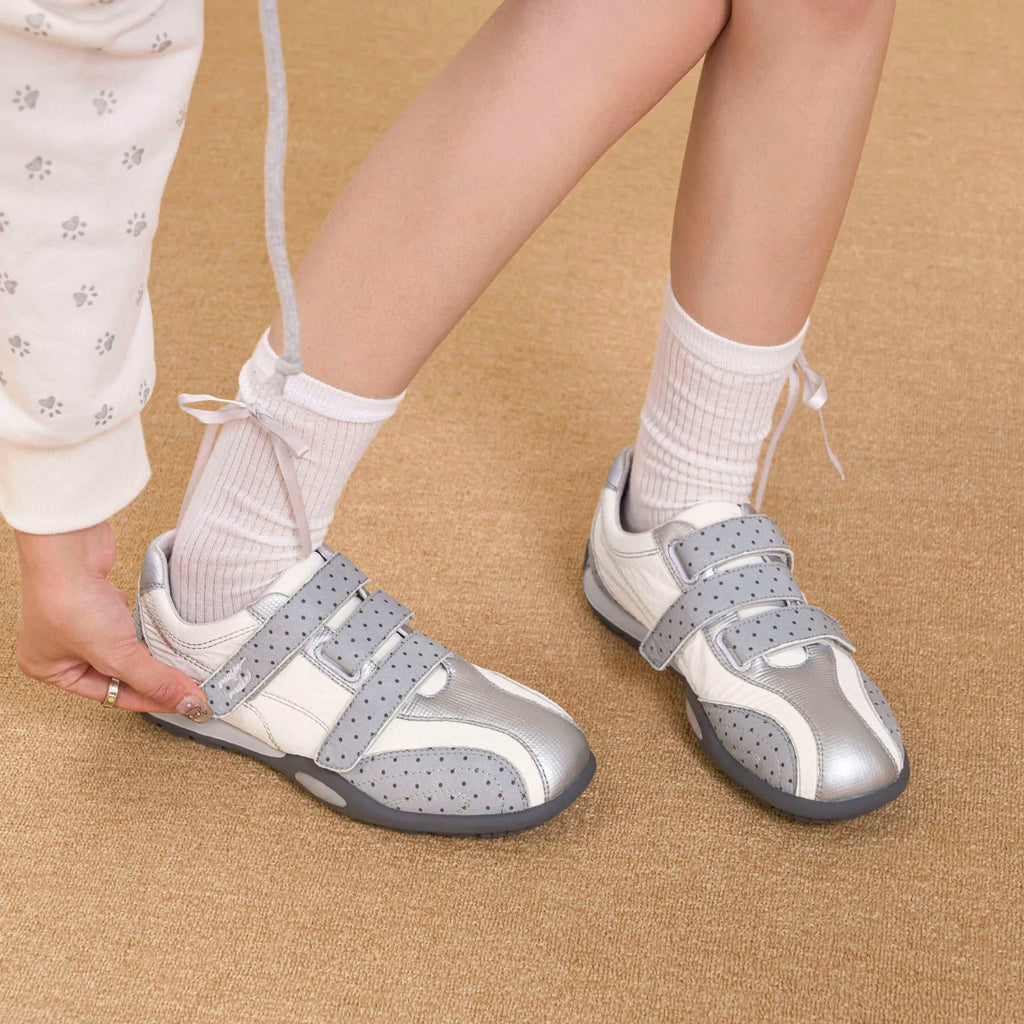MASOOMAKE Canvas Velcro Low-Top Sneaker