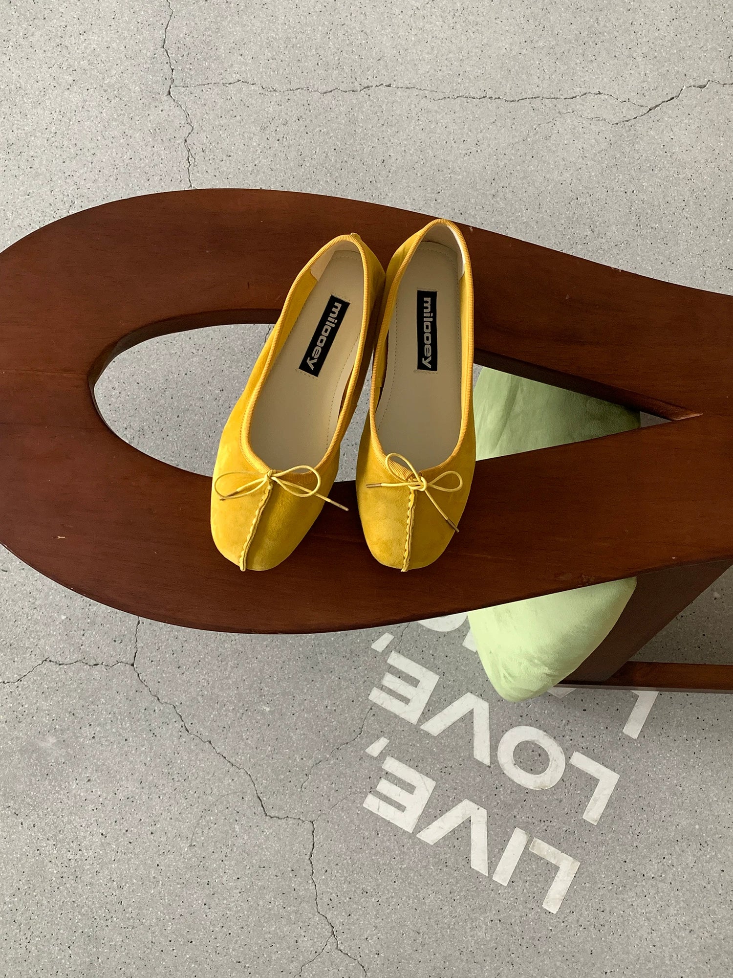 MILOOEY Leather Round-Toe Slip-On Ballet Flat