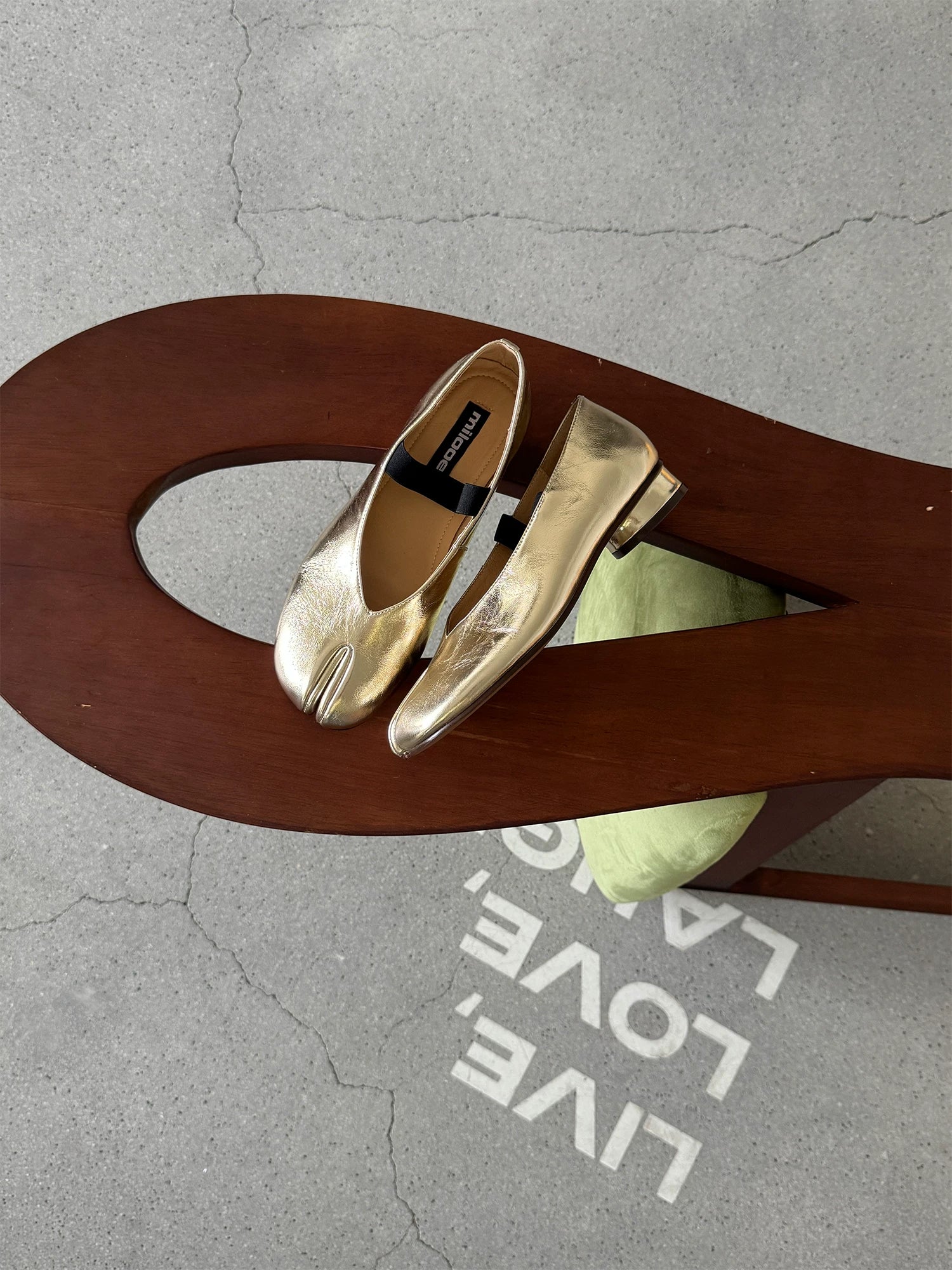 MILOOEY Leather Split-Toe Slip-On Loafer