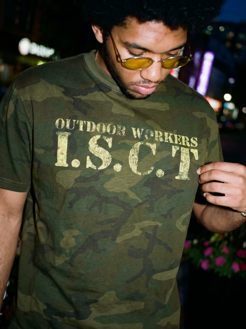 COMICTREE Old Front Shoulder Crew Neck Camouflage Tee