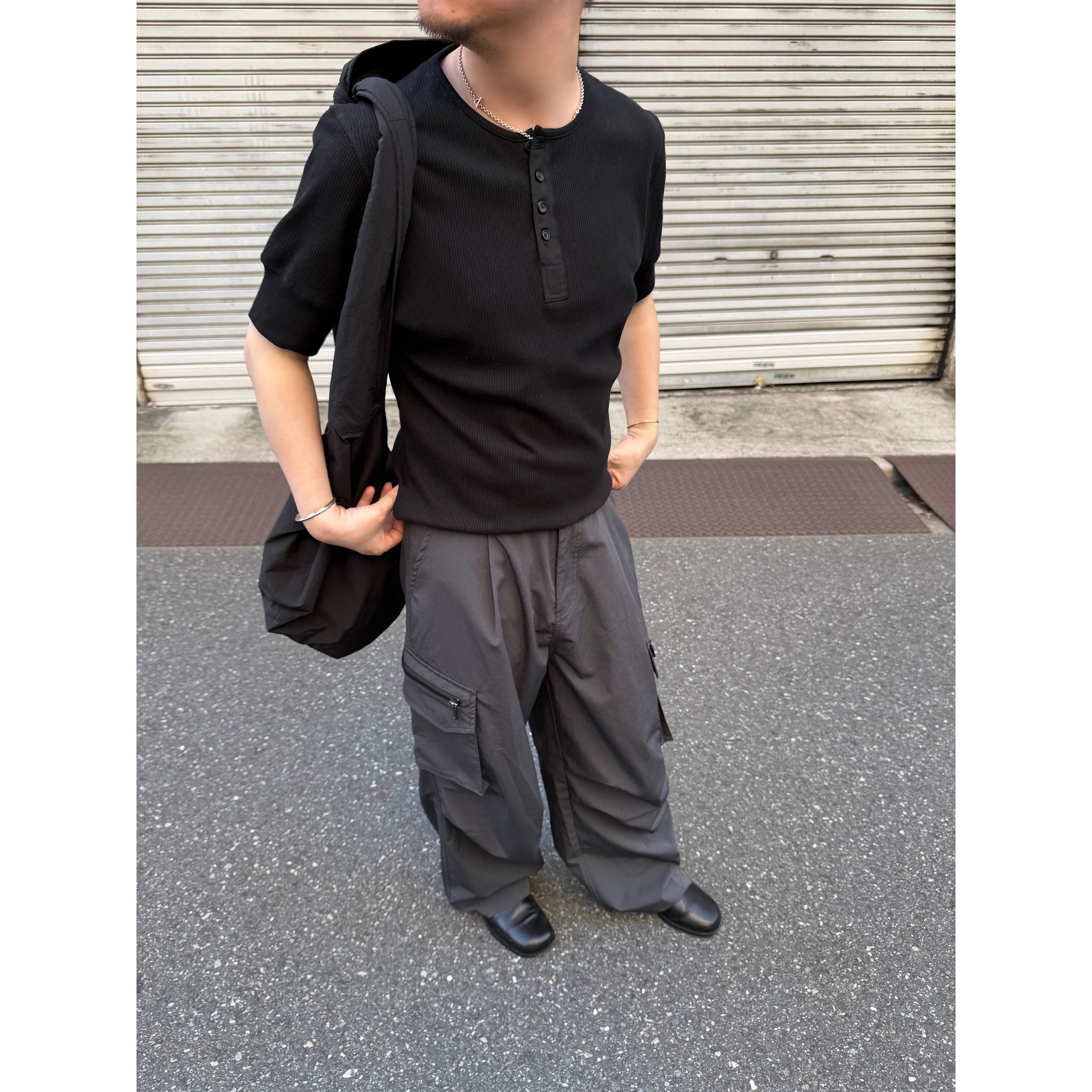 AnnieHall Henry's Collar Button Simple Tee