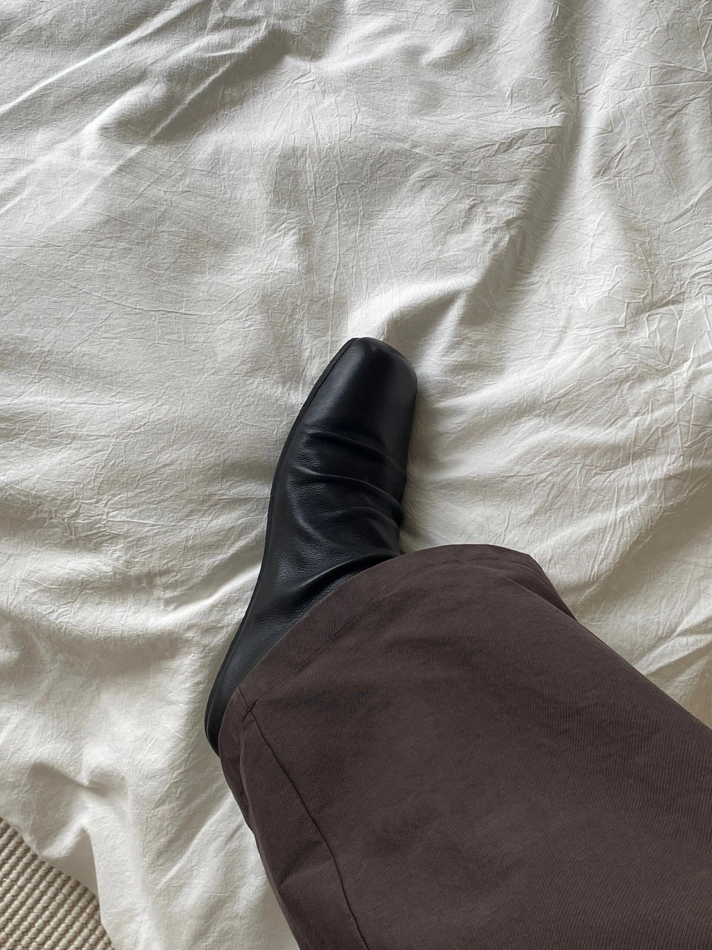 AMBSOM Pleated Leather Ballet Flat