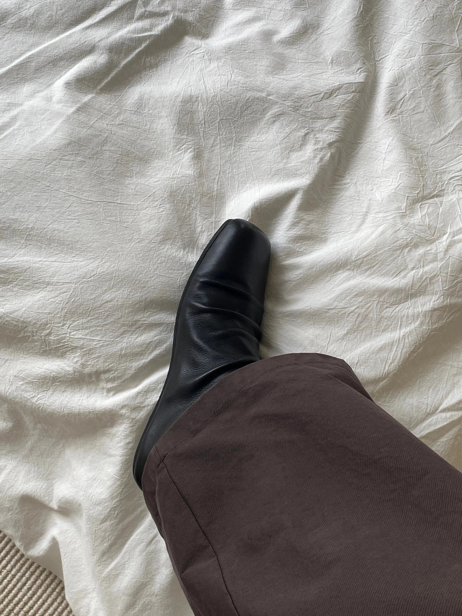 AMBSOM Pleated Leather Ballet Flat