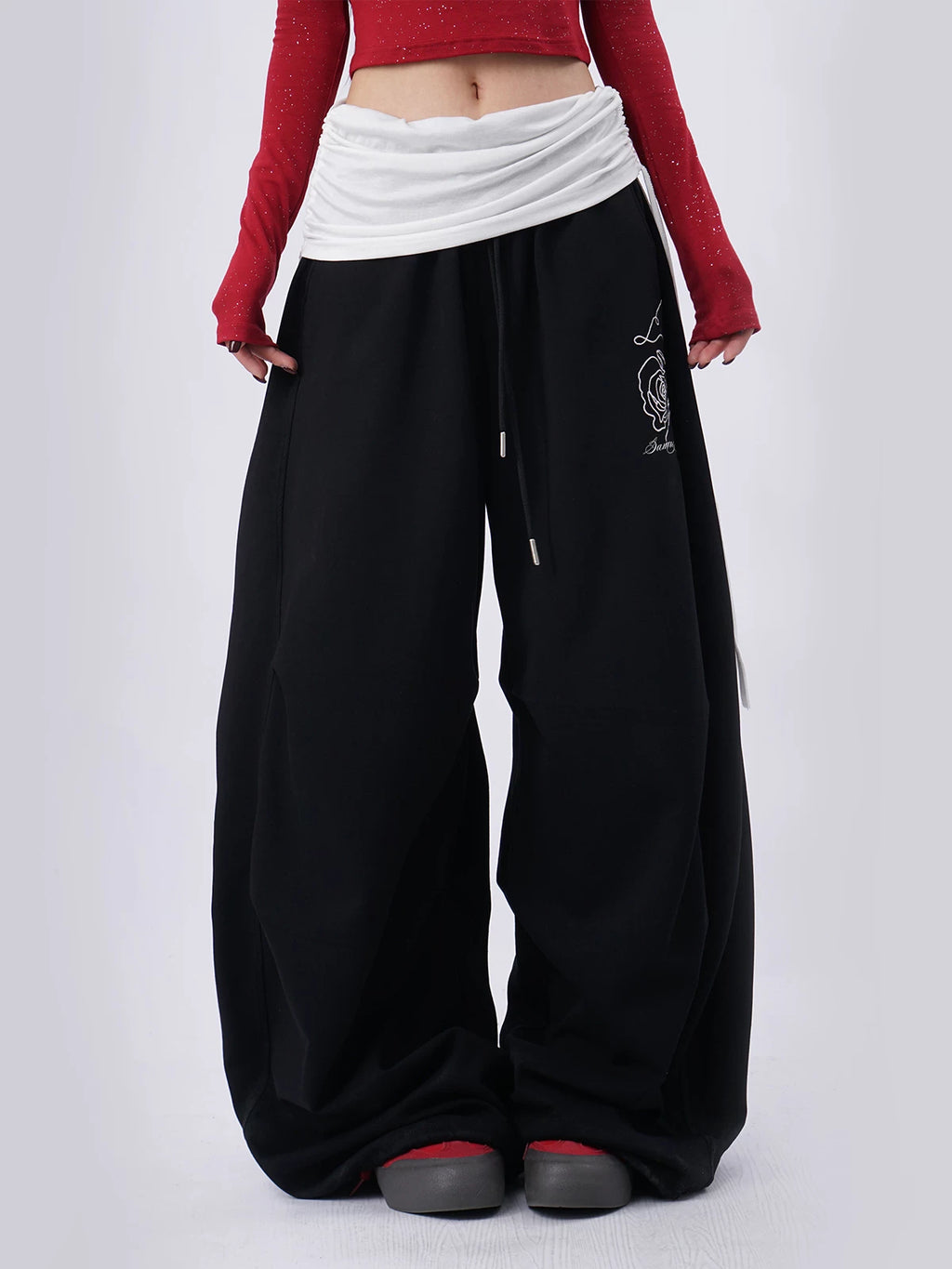 SAMUSAN Rose-embroidered Wide-leg Cargo Pants