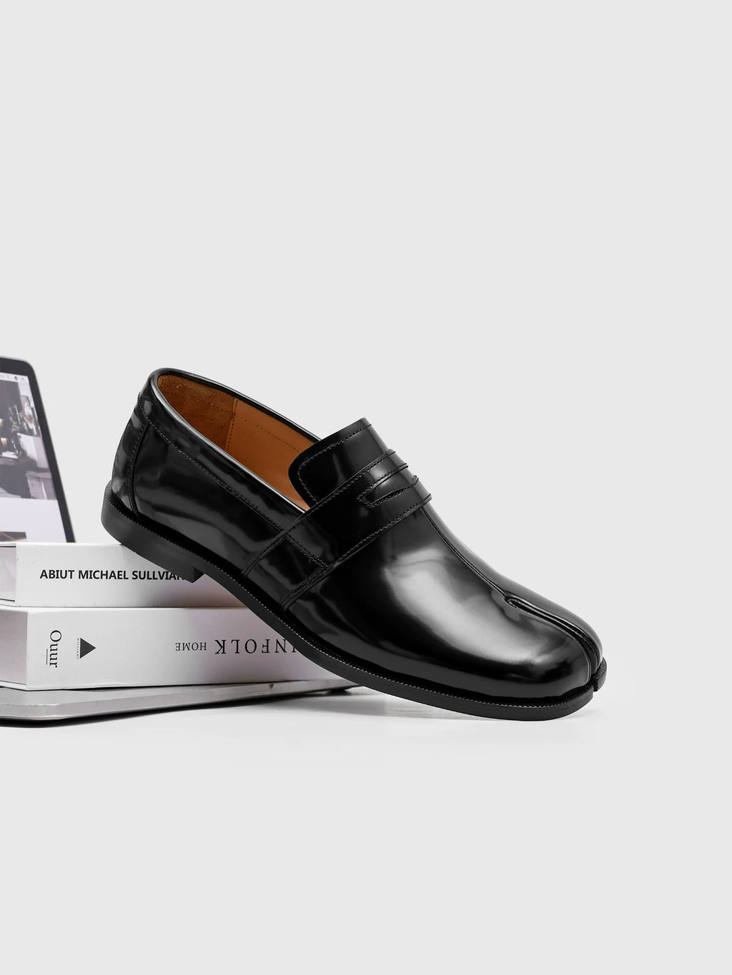 RZAAZ Patent Leather Square-Toe Tabi Slip-On