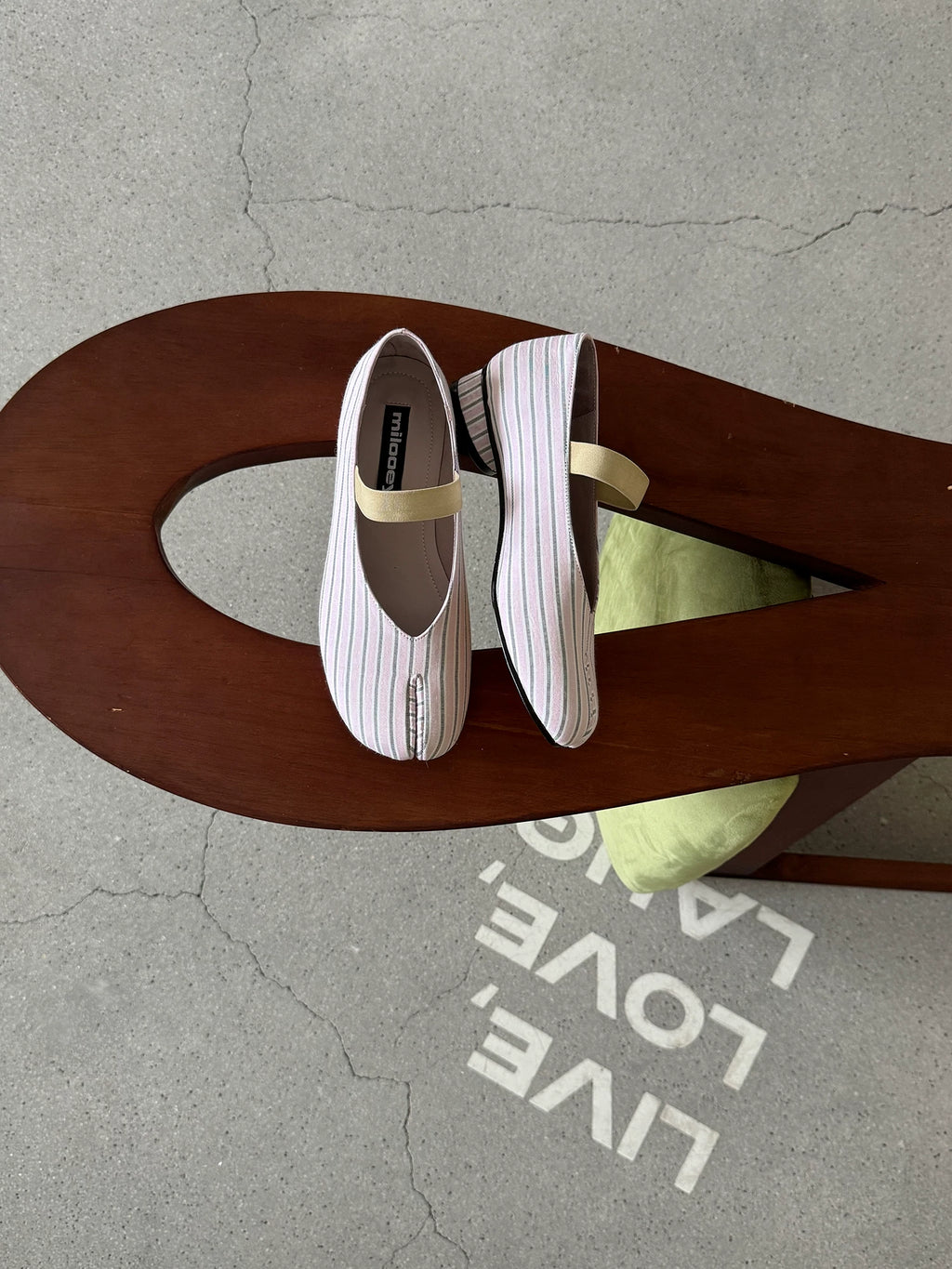 MILOOEY Leather Split-Toe Slip-On Loafer