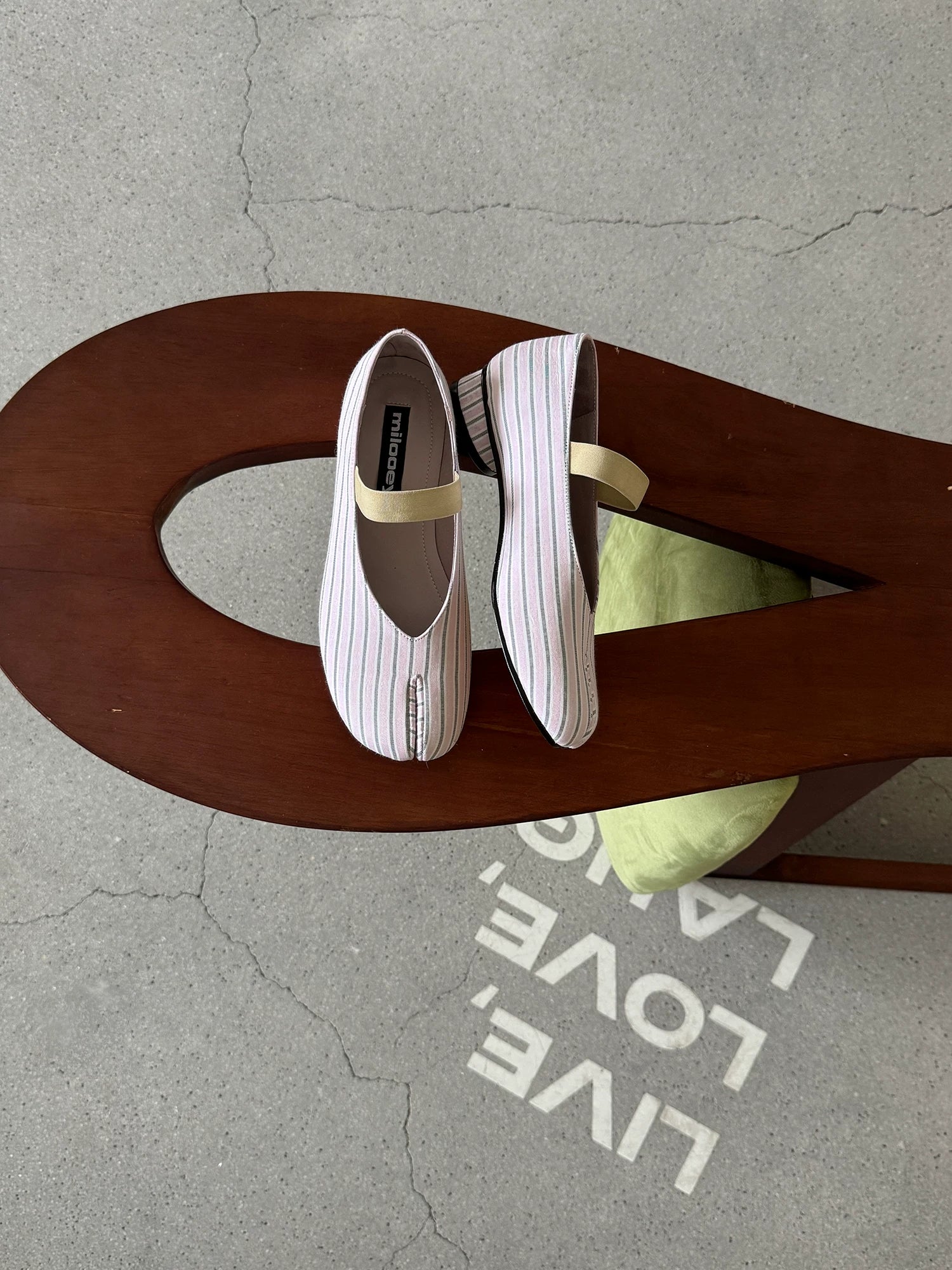 MILOOEY Leather Split-Toe Slip-On Loafer