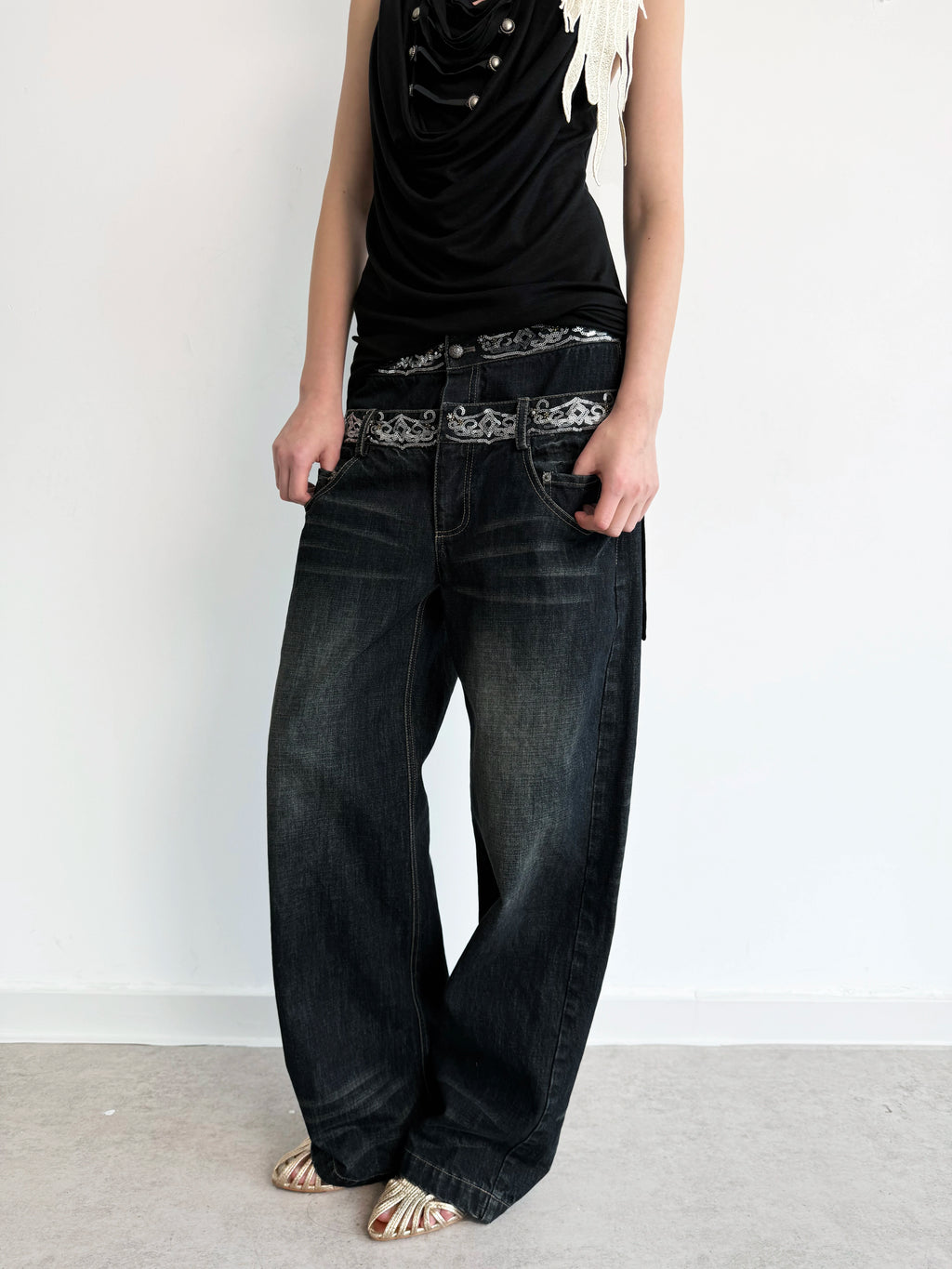 DoublePunch Low-Rise Distressed Straight-Leg Jeans