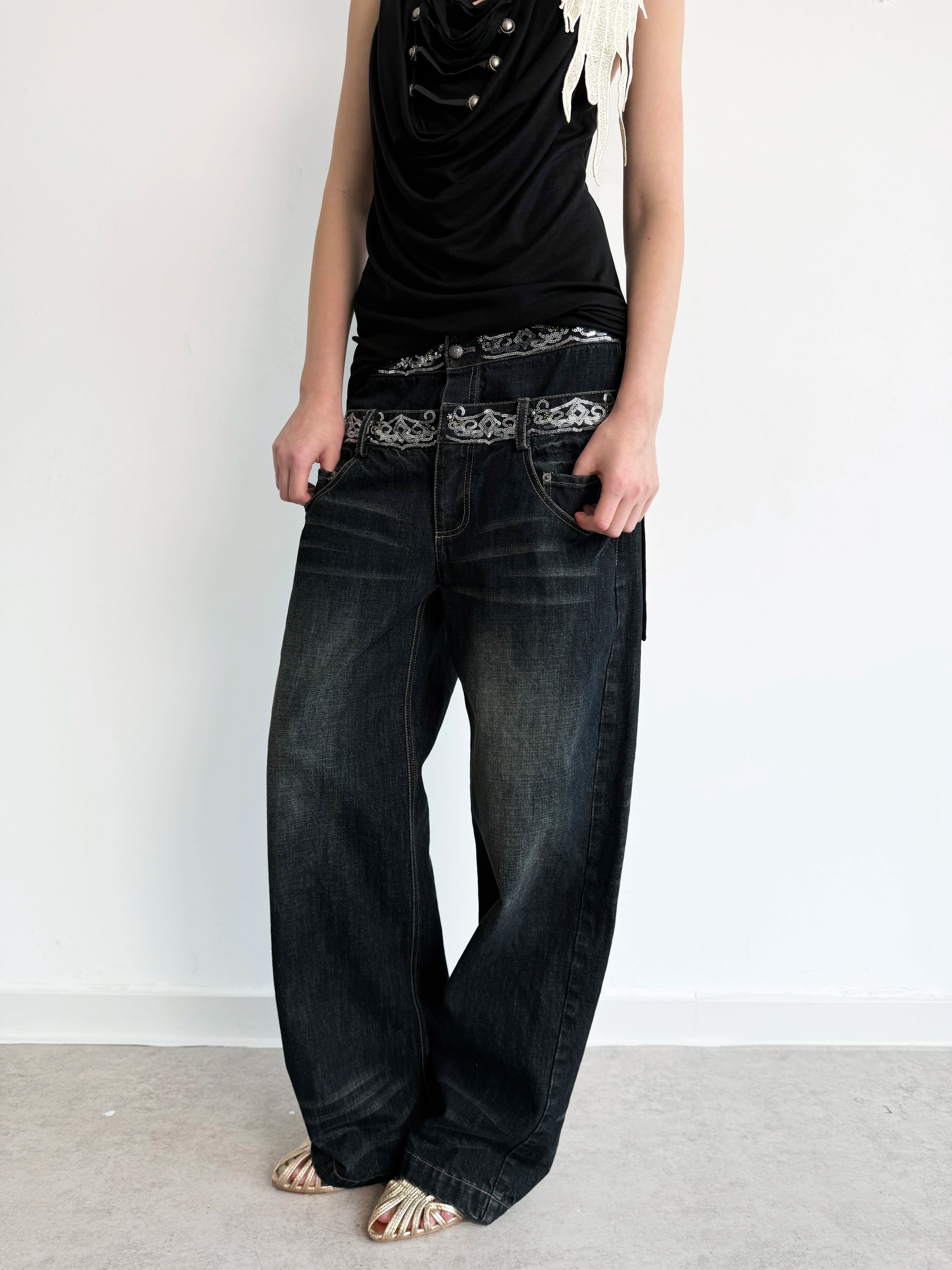 DoublePunch Low-Rise Distressed Straight-Leg Jeans