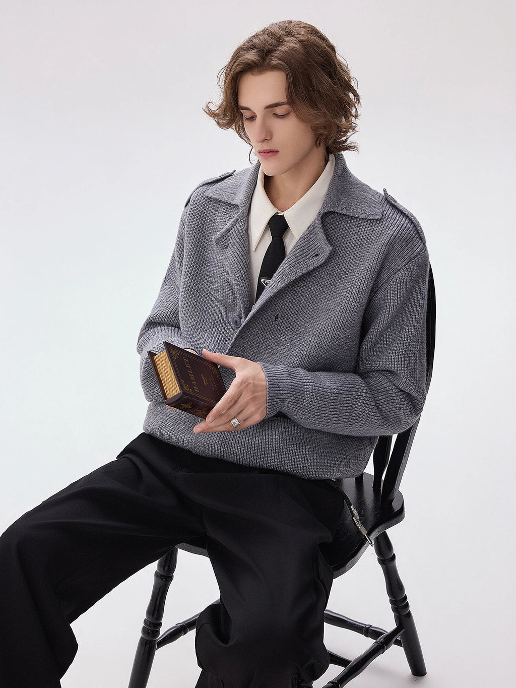 CHOR Court-Style Collared Double-Breasted Knit Cardigan