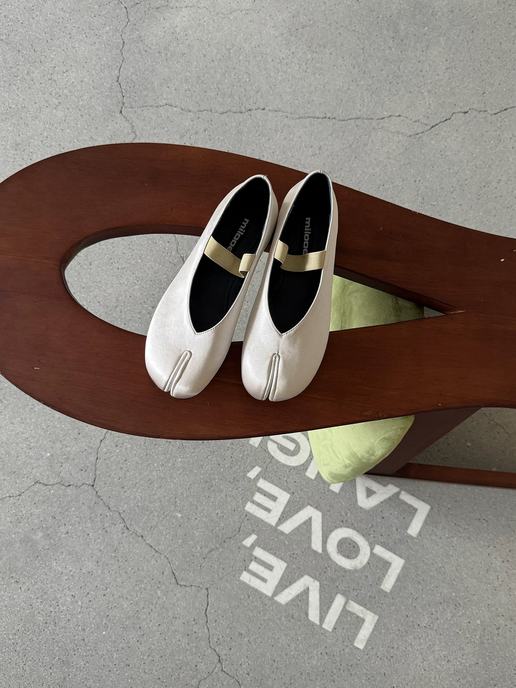 MILOOEY Leather Split-Toe Slip-On Loafer