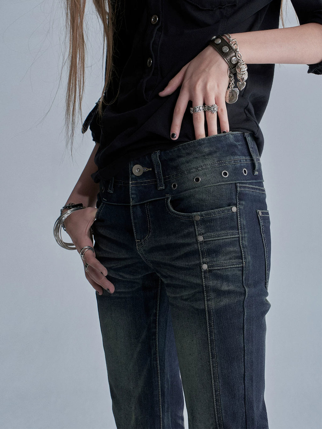 wear And tear Low-Rise Flared Jeans