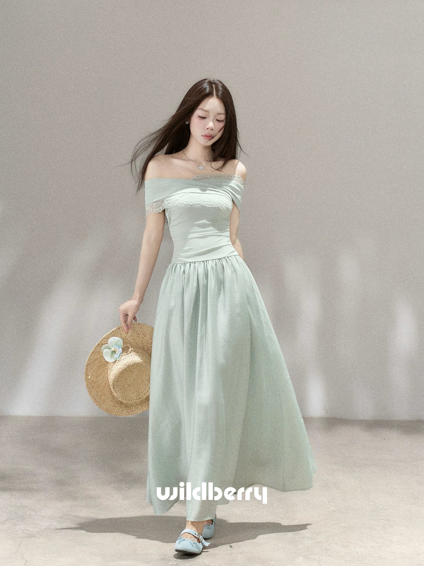 Wildberry One-word Shoulder Waist Slim Dress