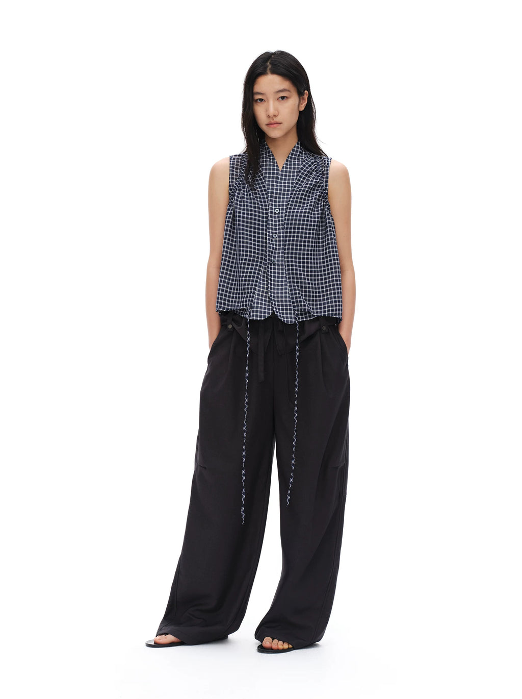 Oinimi Checked Pleated Slim Sleeveless Shirt