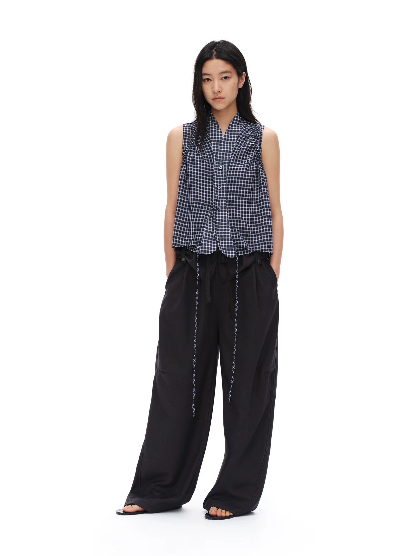 Oinimi Checked Pleated Slim Sleeveless Shirt