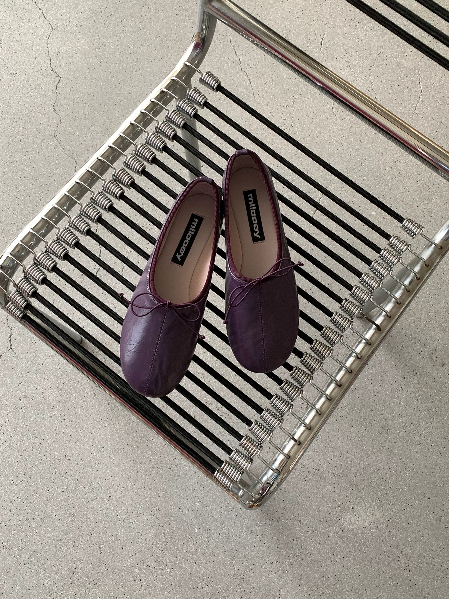 MILOOEY Leather Round-Toe Ballet Flat