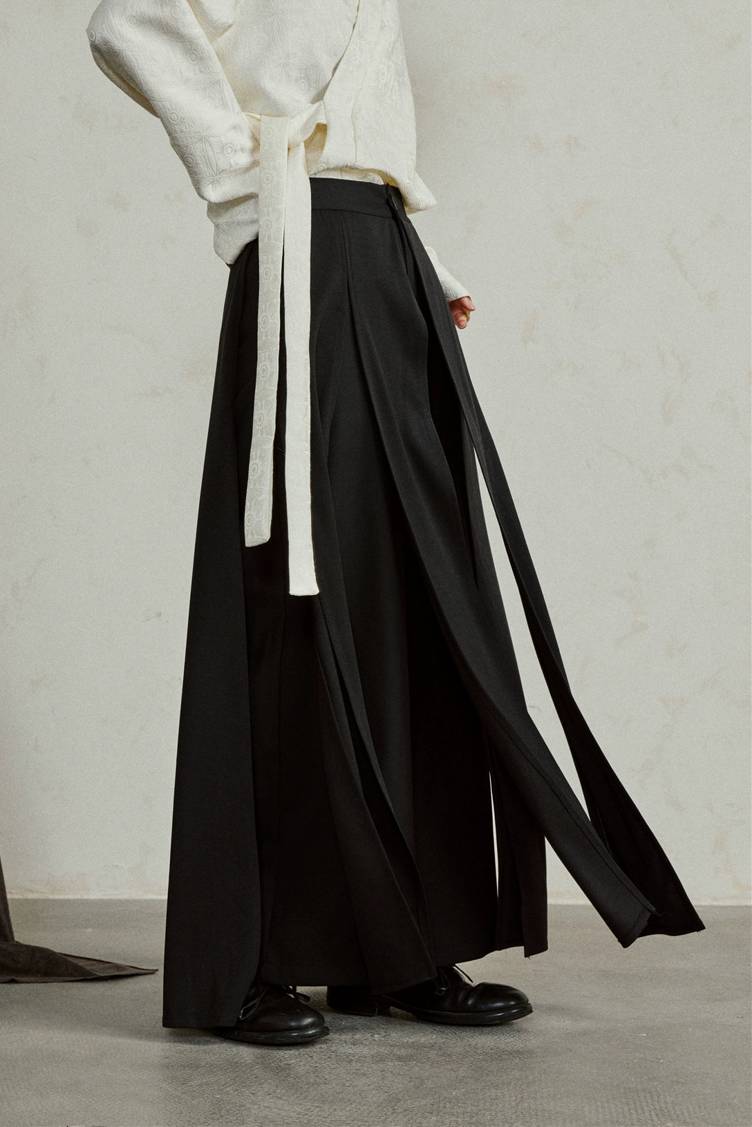 SUNYVONNE Drape High-waisted Slacks Skirt