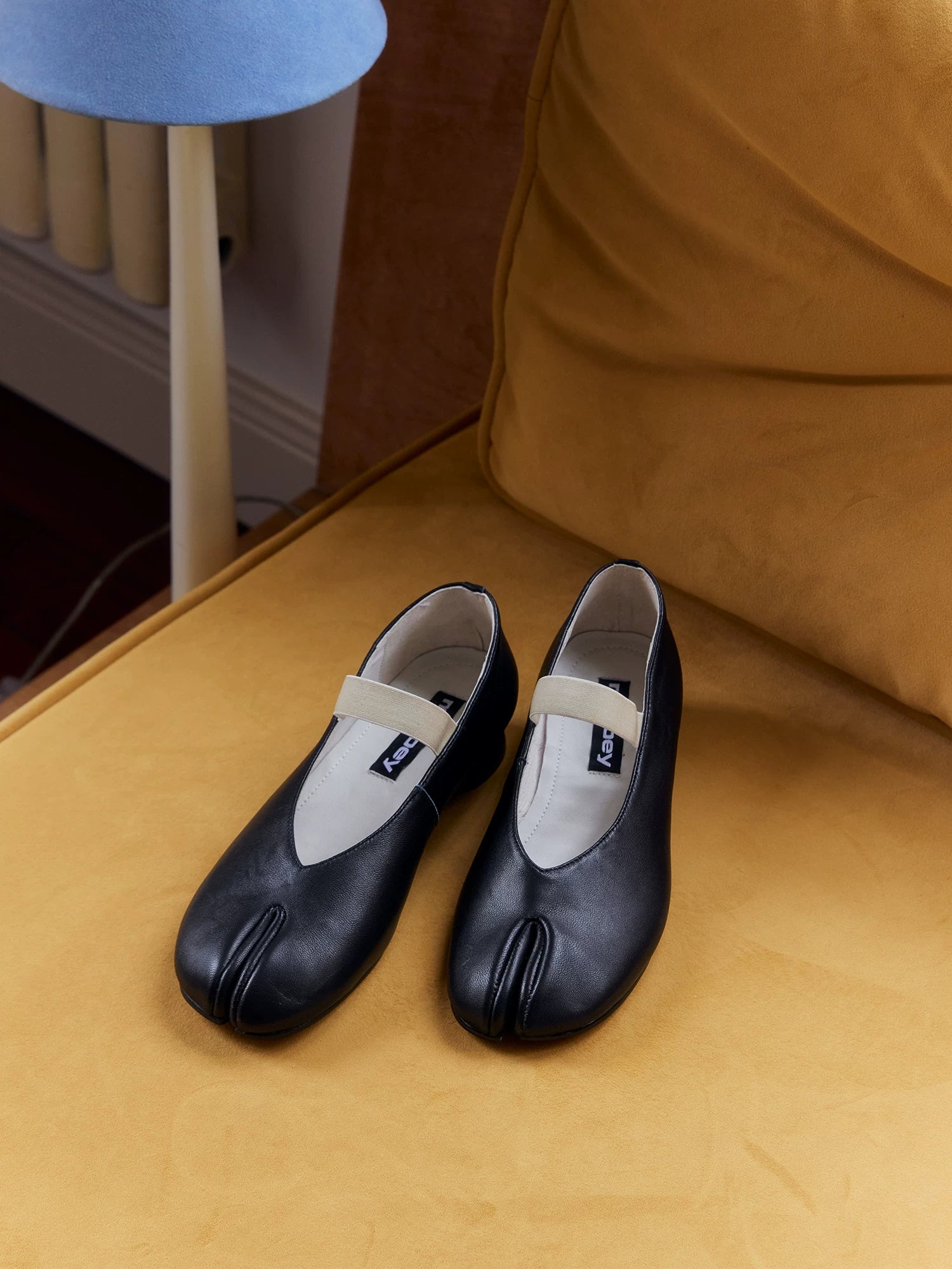 MILOOEY Leather Split-Toe Slip-On Loafer