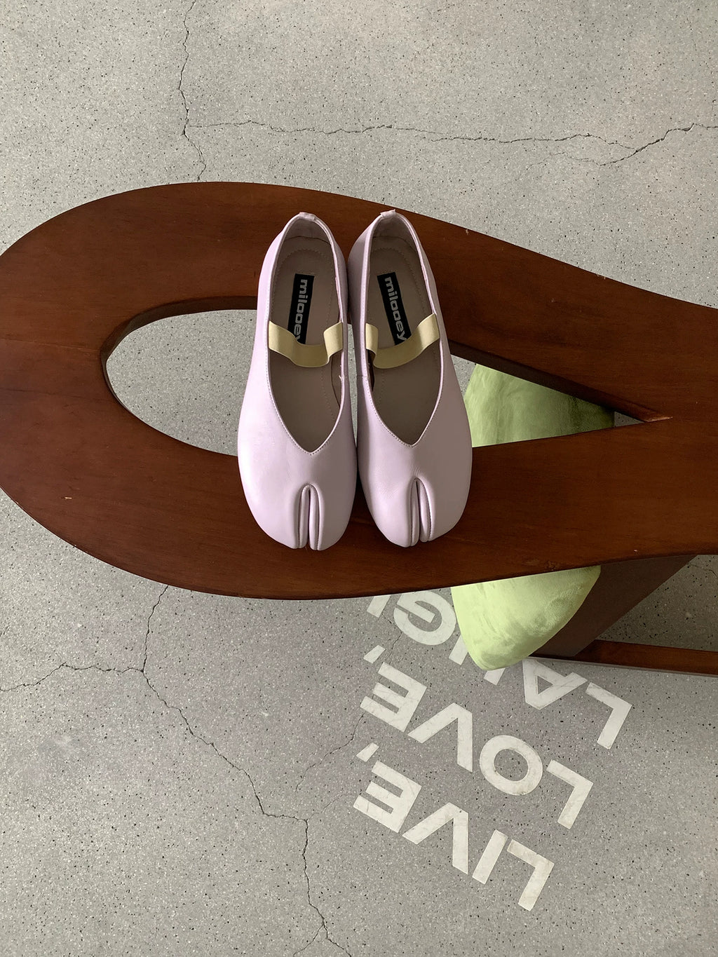 MILOOEY Leather Split-Toe Slip-On Loafer