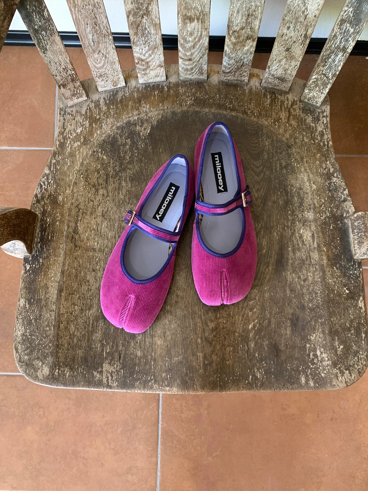MILOOEY Leather Split-Toe Mary Jane Flat