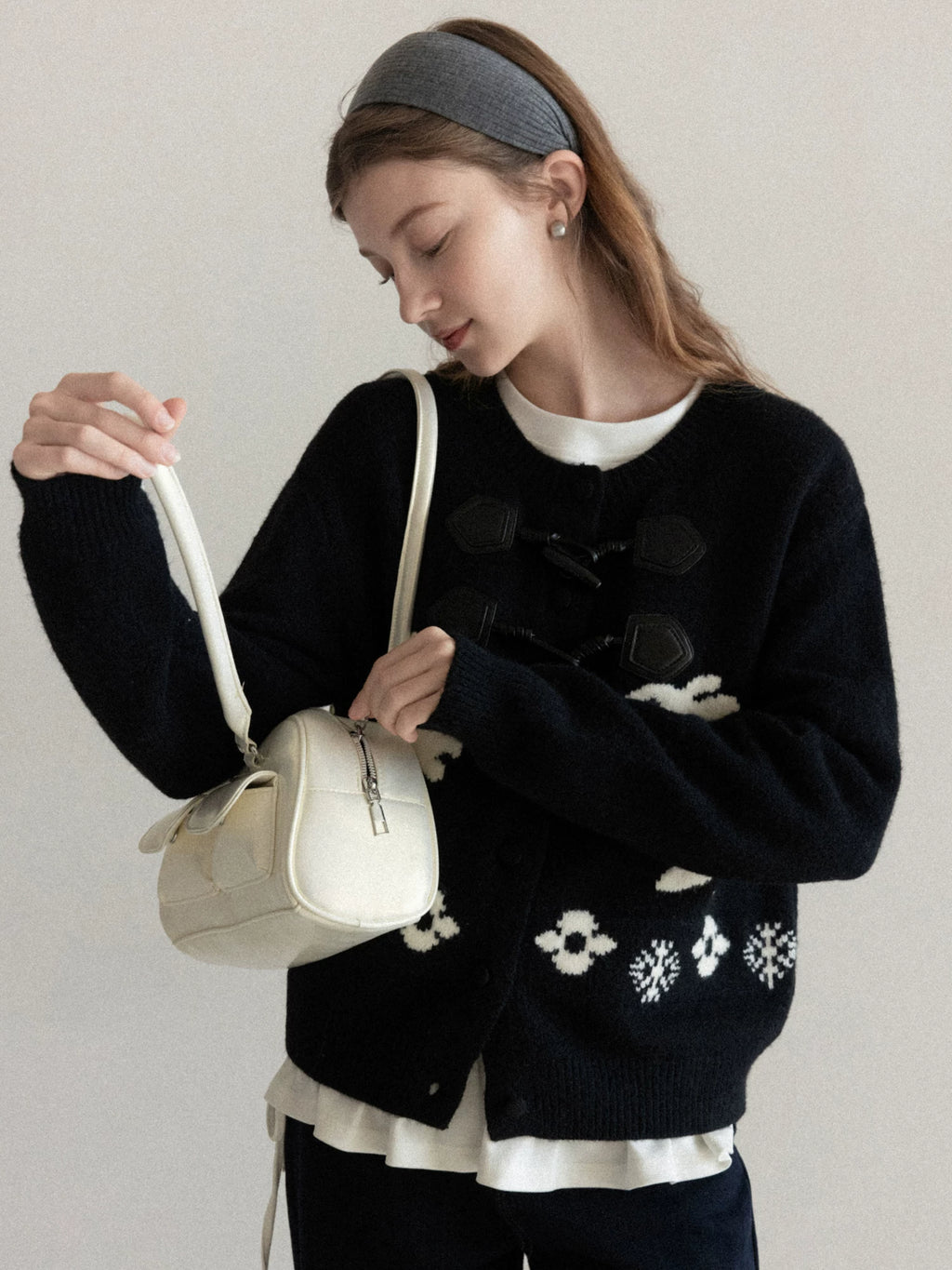 Cantonstory Horn Buckle Crew Neck Rabbit Knitted Cardigan Sweater