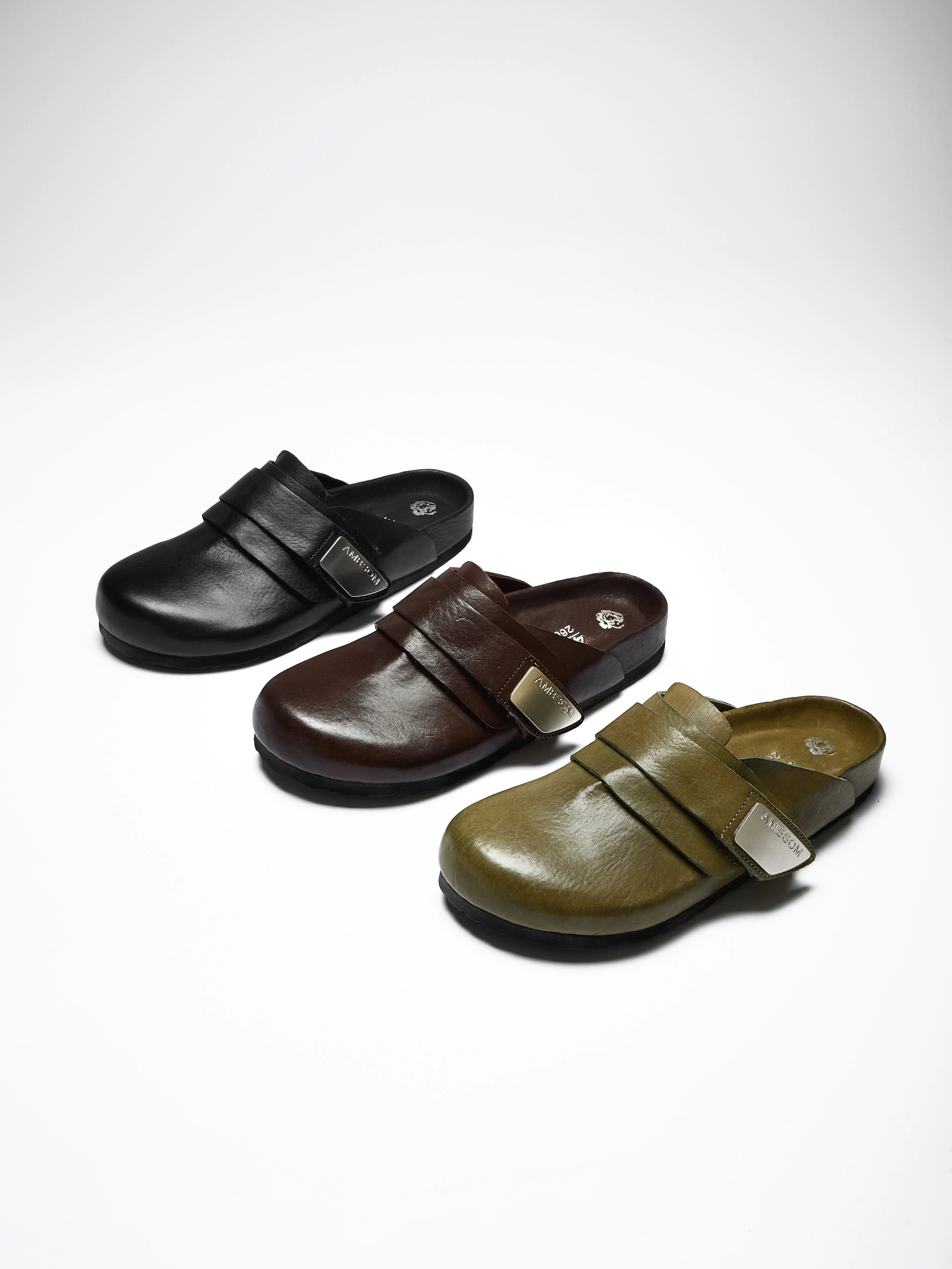 AMBSOM Leather Closed-Toe Clog