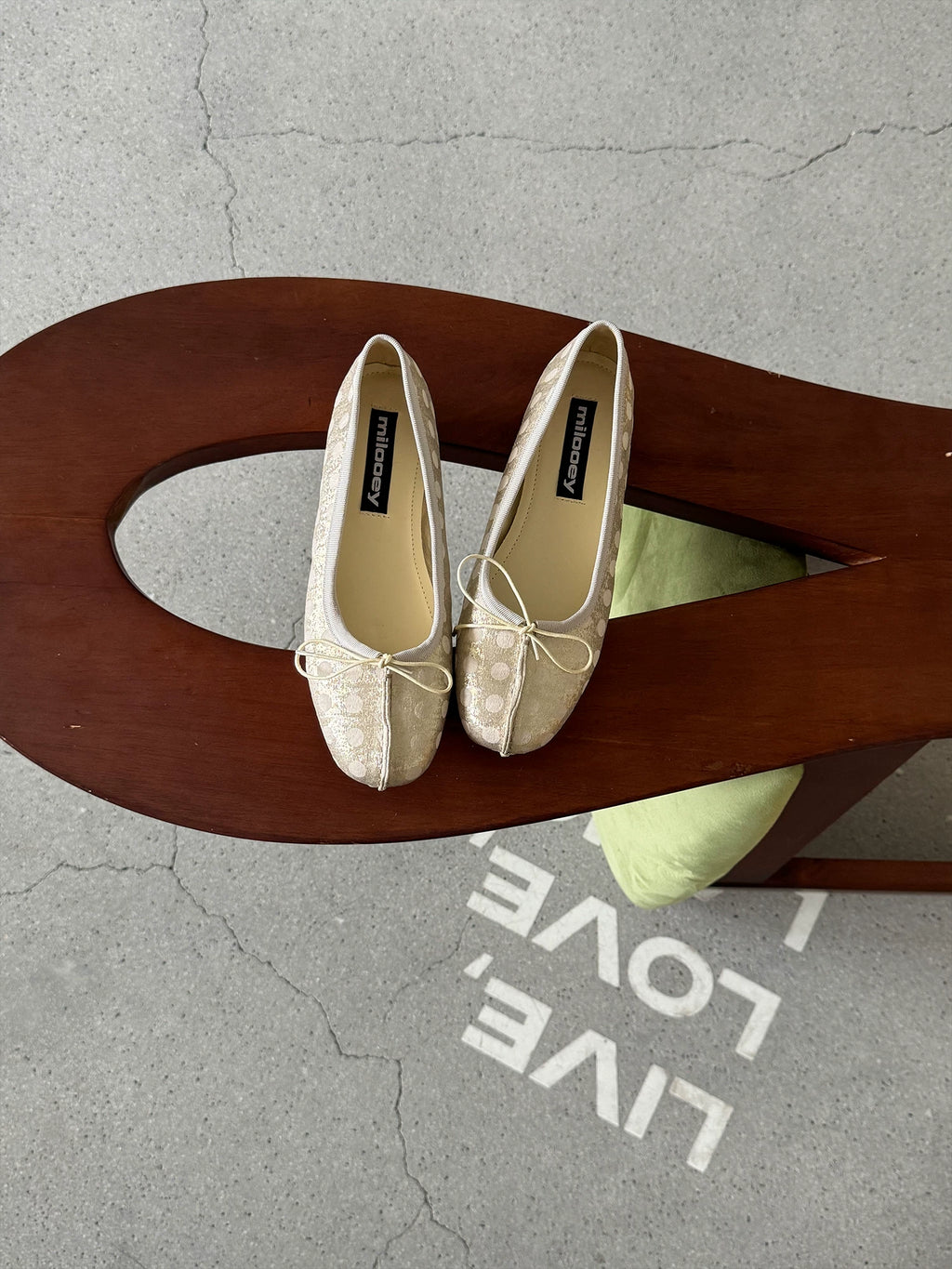 MILOOEY Leather Round-Toe Slip-On Ballet Flat