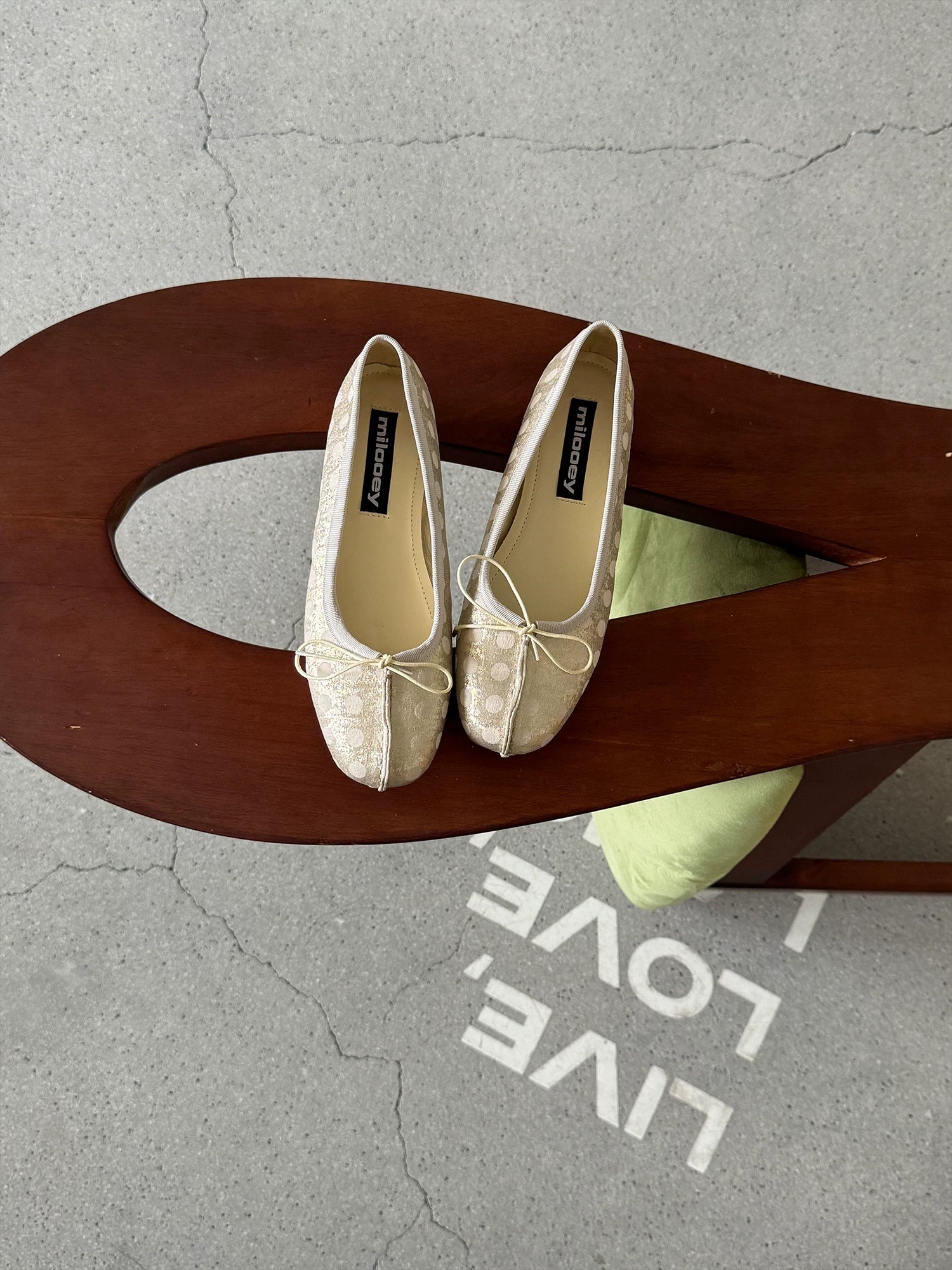 MILOOEY Leather Round-Toe Slip-On Ballet Flat