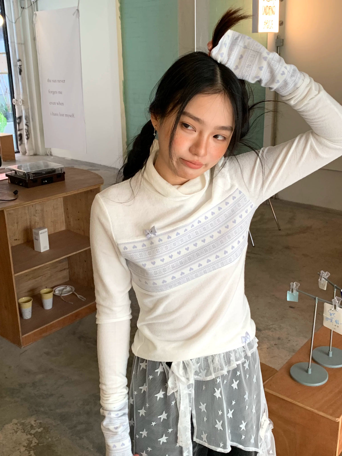 Kasugano TOO White Fuzzy Contrast-Sleeve Long-Sleeve Tee