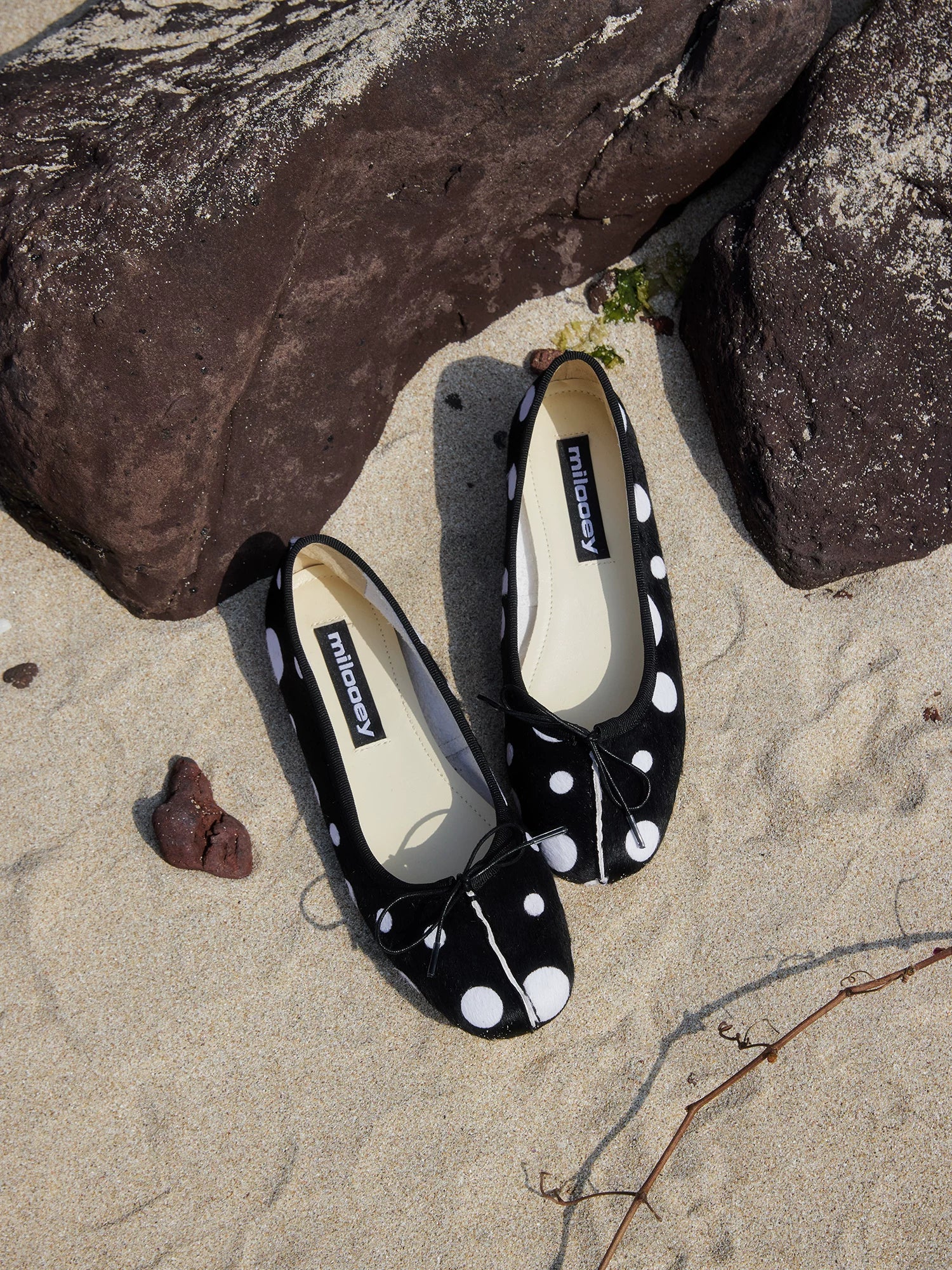 MILOOEY Leather Round-Toe Slip-On Ballet Flat