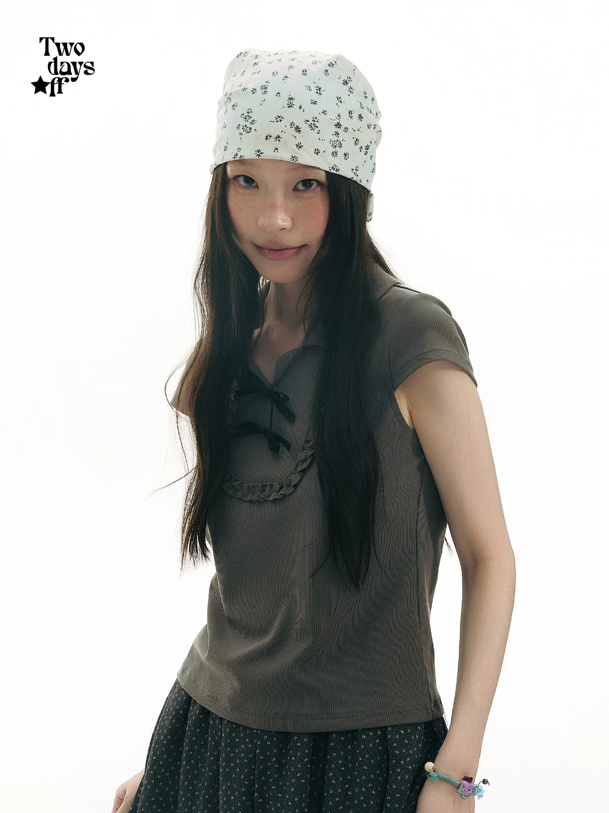 Two days off lab Doll Collar Bow Cropped Tee